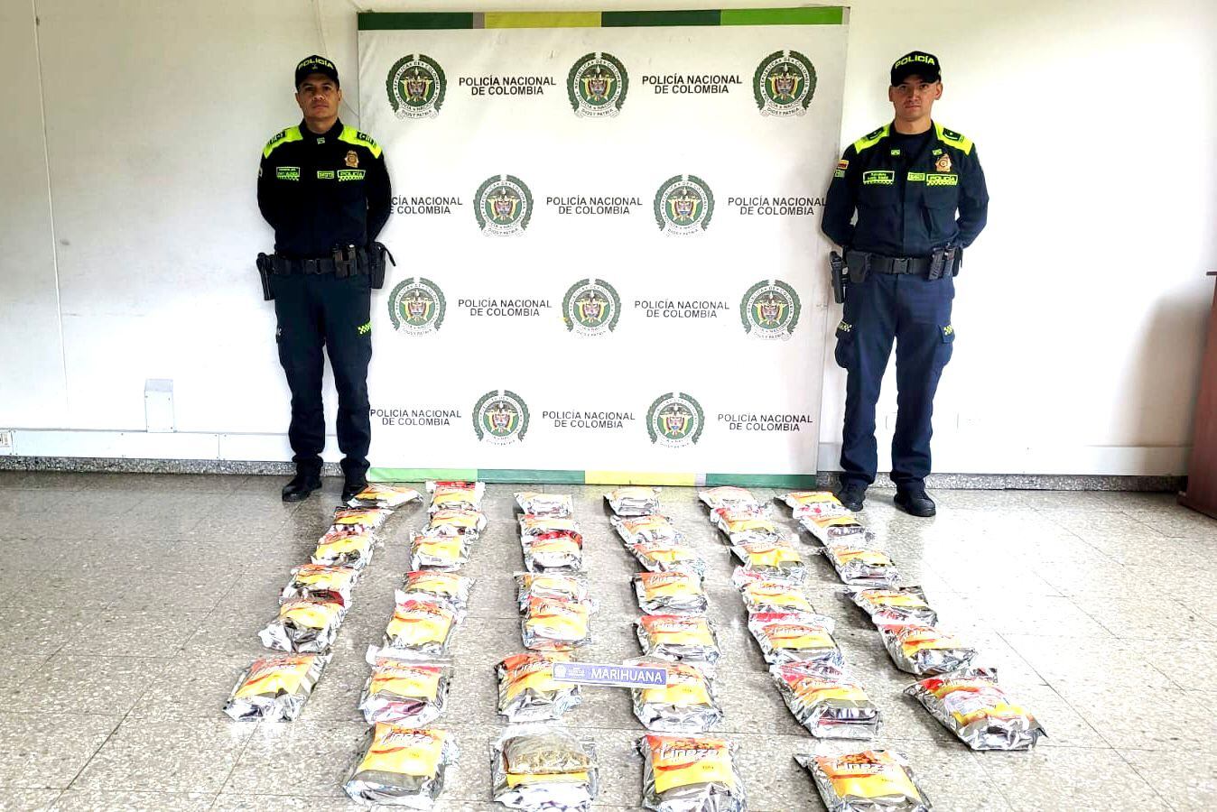 Los operativos que realiza la Policía en las bodegas de carga, tanto del área nacional e internacional en la terminal, ha permitido la incautación de cargamentos considerables, en su mayoría de marihuana y cocaína - crédito Mebog