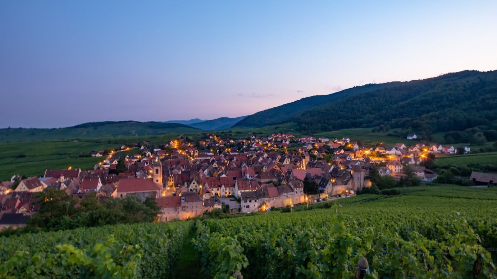 El pueblo amurallado que es uno de los más bonitos de Francia: una parada esencial en la Ruta del Vino de Alsacia