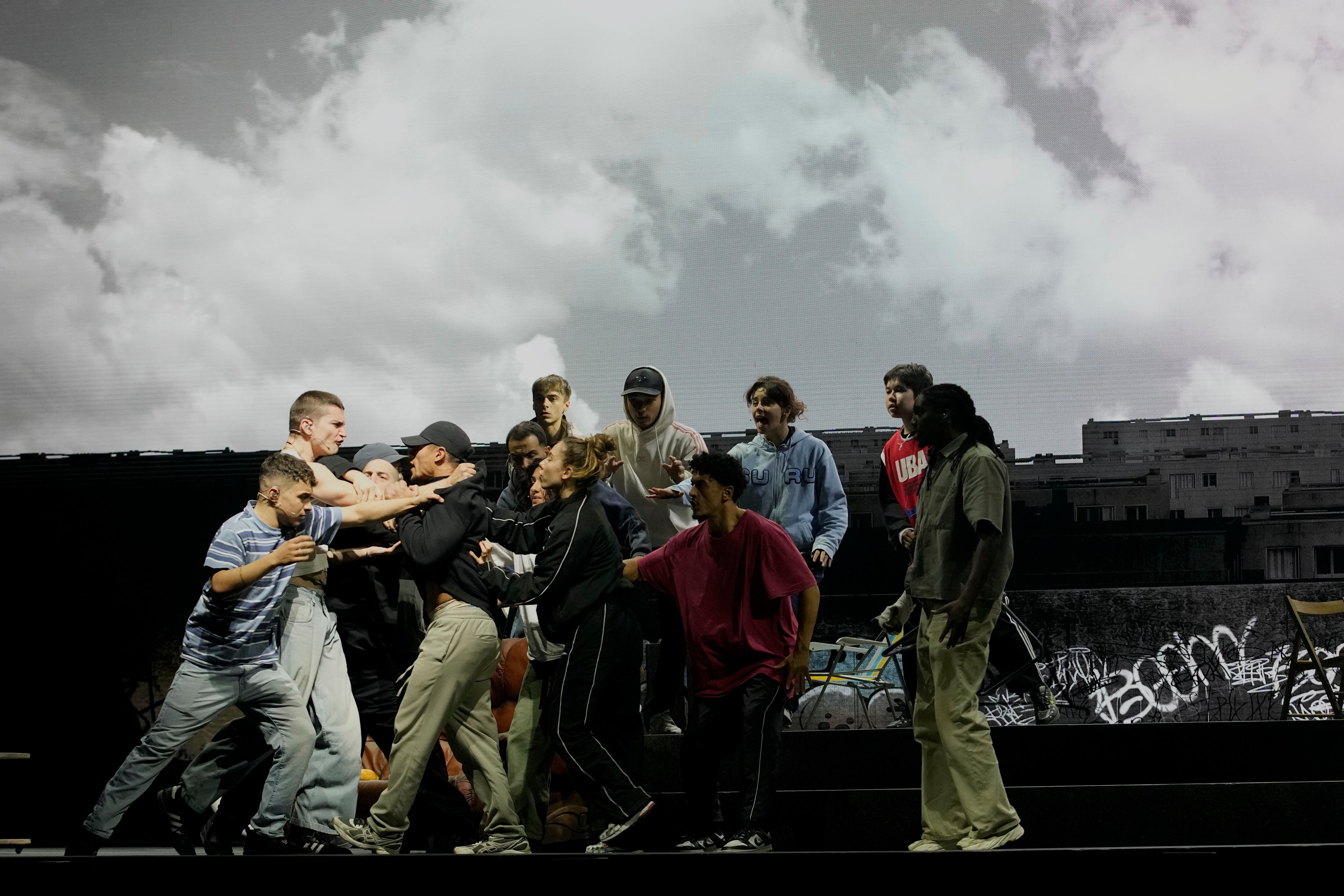 Los actores en un ensayo del espectáculo musical "El odio"