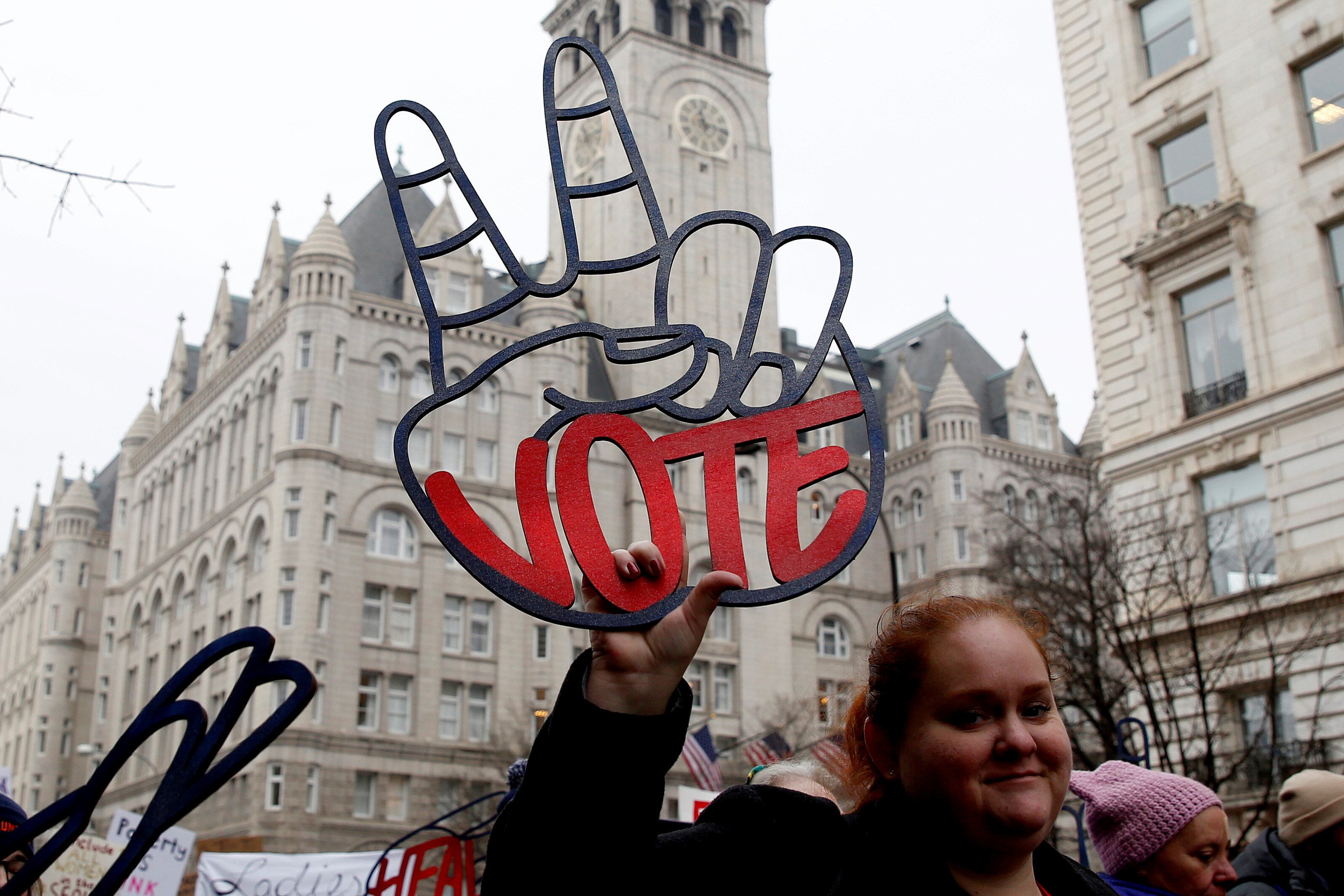 La participación de las mujeres en las elecciones presidenciales de 2024 en Estados Unidos podría alcanzar niveles históricos. (REUTERS/Joshua Roberts)