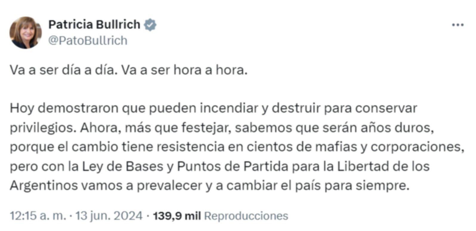 El Presidente y funcionarios de su Gobierno celebraron la aprobación de la Ley Bases