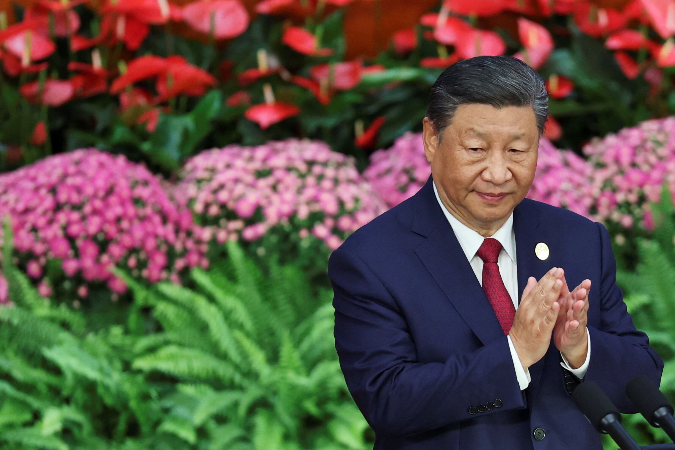 FOTO DE ARCHIVO: el jefe del régimen chino, Xi Jinping, aplaude mientras pronuncia su discurso inaugural en la ceremonia de apertura de la novena Cumbre del Foro de Cooperación China-África (FOCAC), en el Gran Salón del Pueblo de Pekín, China, el 5 de septiembre de 2024 (Reuters)