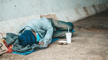 La Corte Suprema de EE.UU. permitirá que las personas sin hogar sean multadas por dormir en la calle