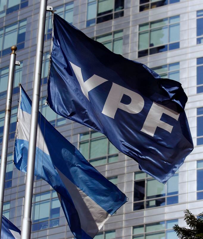 La reunión se dará luego de que YPF decidiera instalar su planta de GNL en Río Negro y no en la provincia de Buenos Aires (REUTERS/Marcos Brindicci)