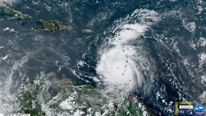 Alerta en EEUU: la tormenta Beryl gira hacia Houston y podría tocar tierra como huracán de categoría 2