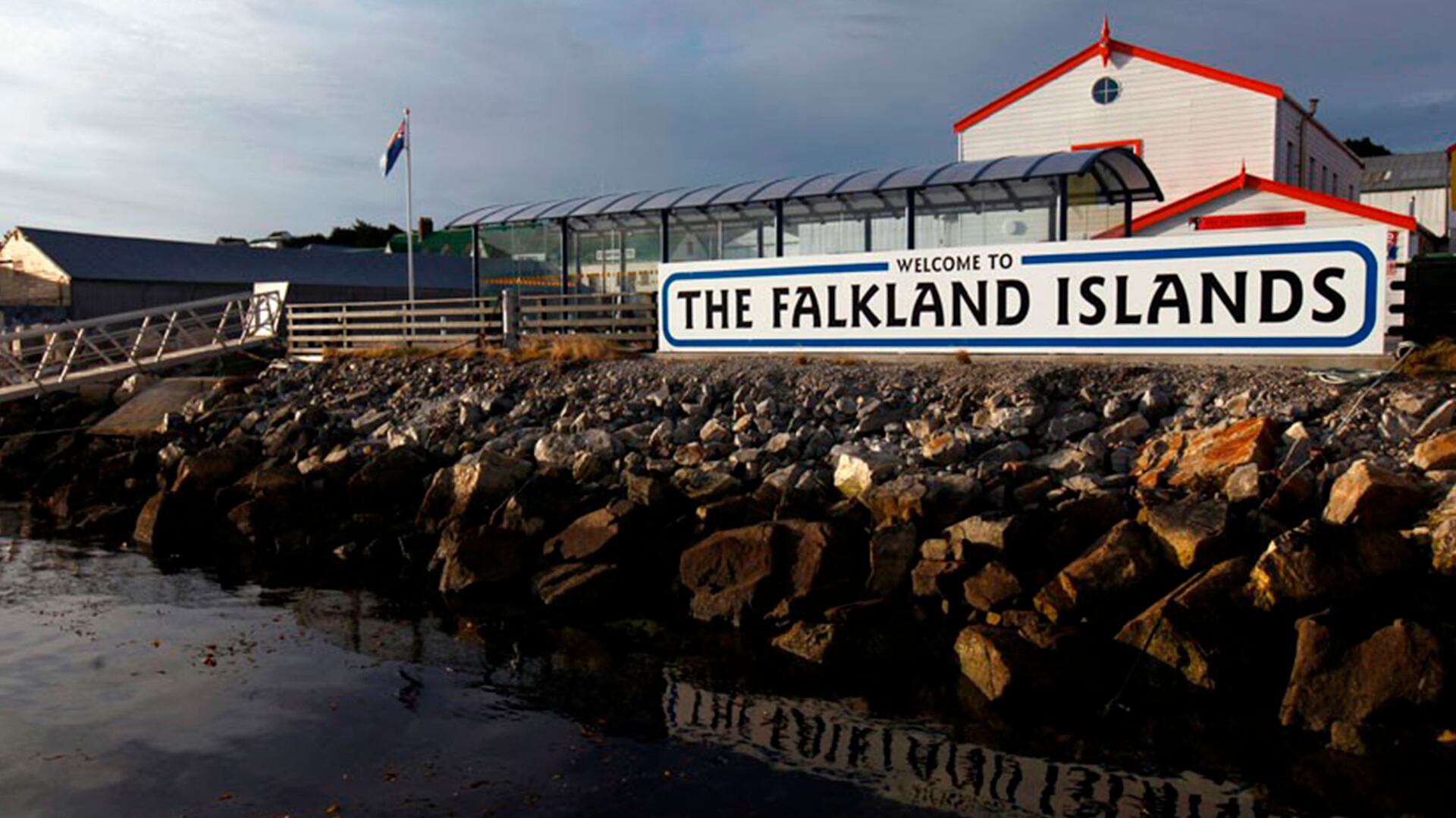 Imagen de la entrada a Puerto Argentino en las Islas Malvinas 