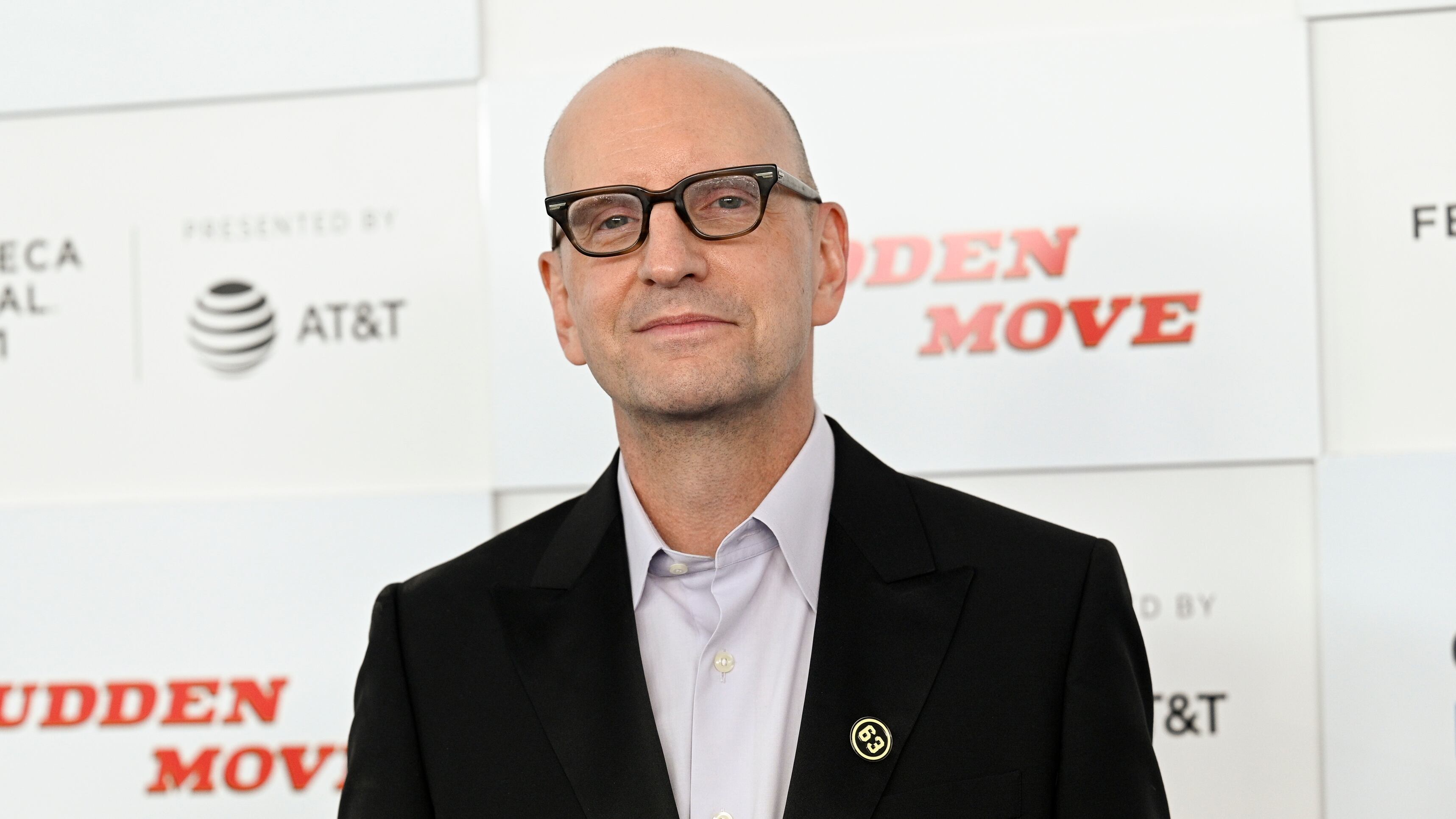 ARCHIVO-El director Steven Soderbergh asiste al estreno de "No Sudden Move" durante la 20a edición del Festival de Tribeca en Nueva York el 18 de junio de 2021. Soderbergh dirige la serie de Max "Full Circle". (Foto Evan Agostini/Invision/AP, archivo)