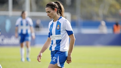 Ángeles del Álamo, jugadora del Espanyol: “Hay que mejorar las condiciones para que podamos dedicarnos exclusivamente al fútbol y vivir por y para ello”