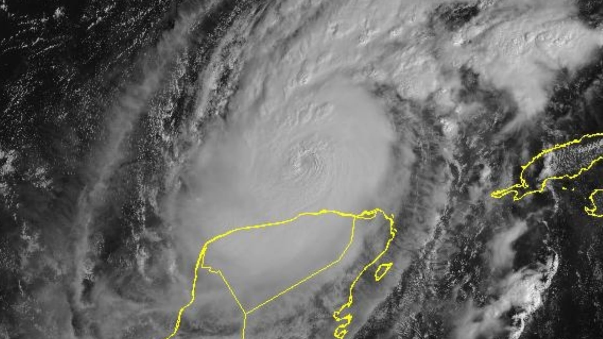 A menos de 36 horas de la llegada del huracán Milton, expertos advierten sobre la tormenta más destructiva en décadas