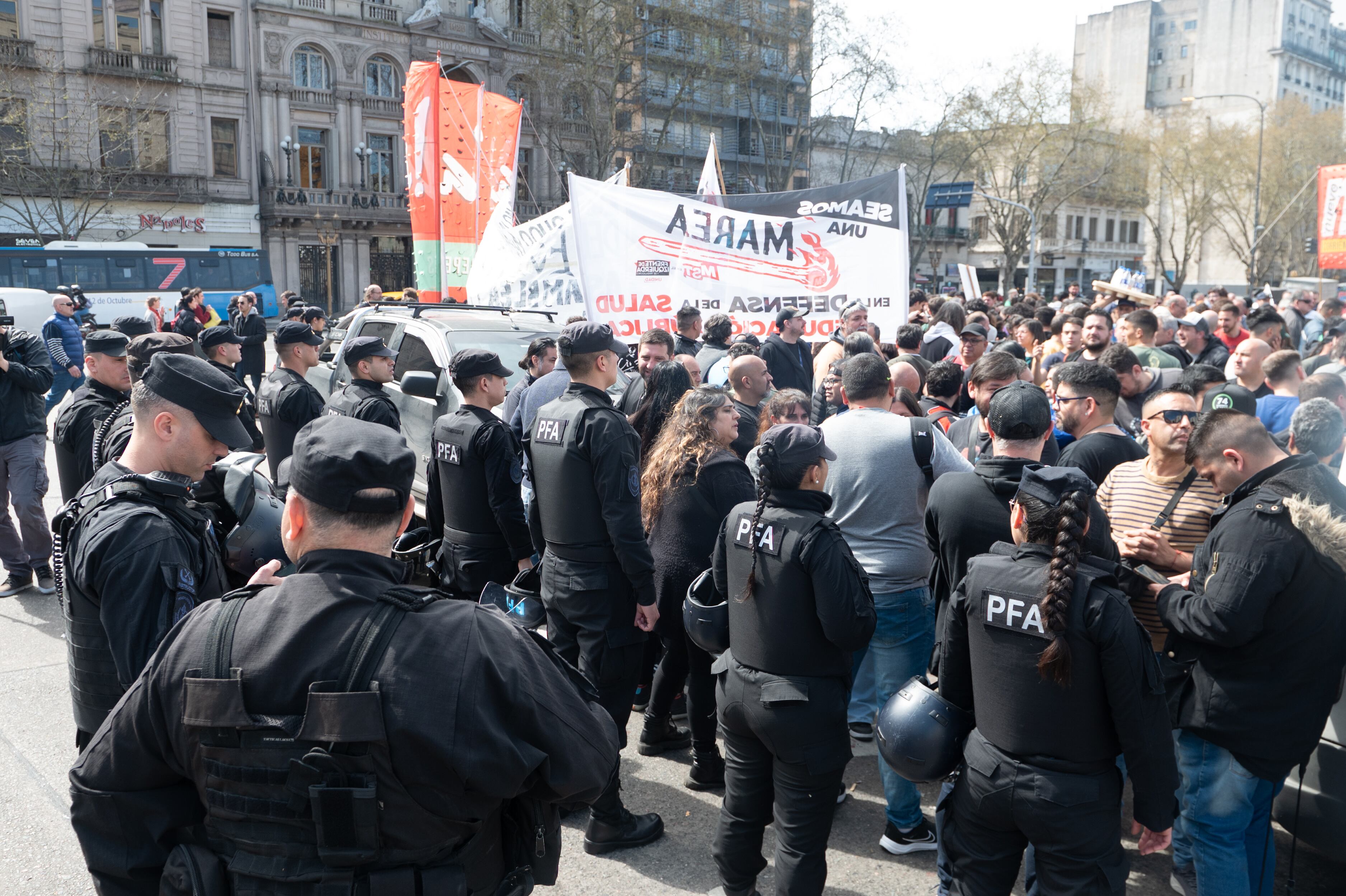 Plaza del Congreso - Debate en el senado de la ley de financiamiento universitario y la boleta única