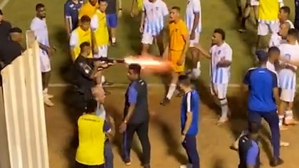 Horror en Brasil: un policía entró a la cancha y le disparó a un futbolista en la pierna tras el final de un partido