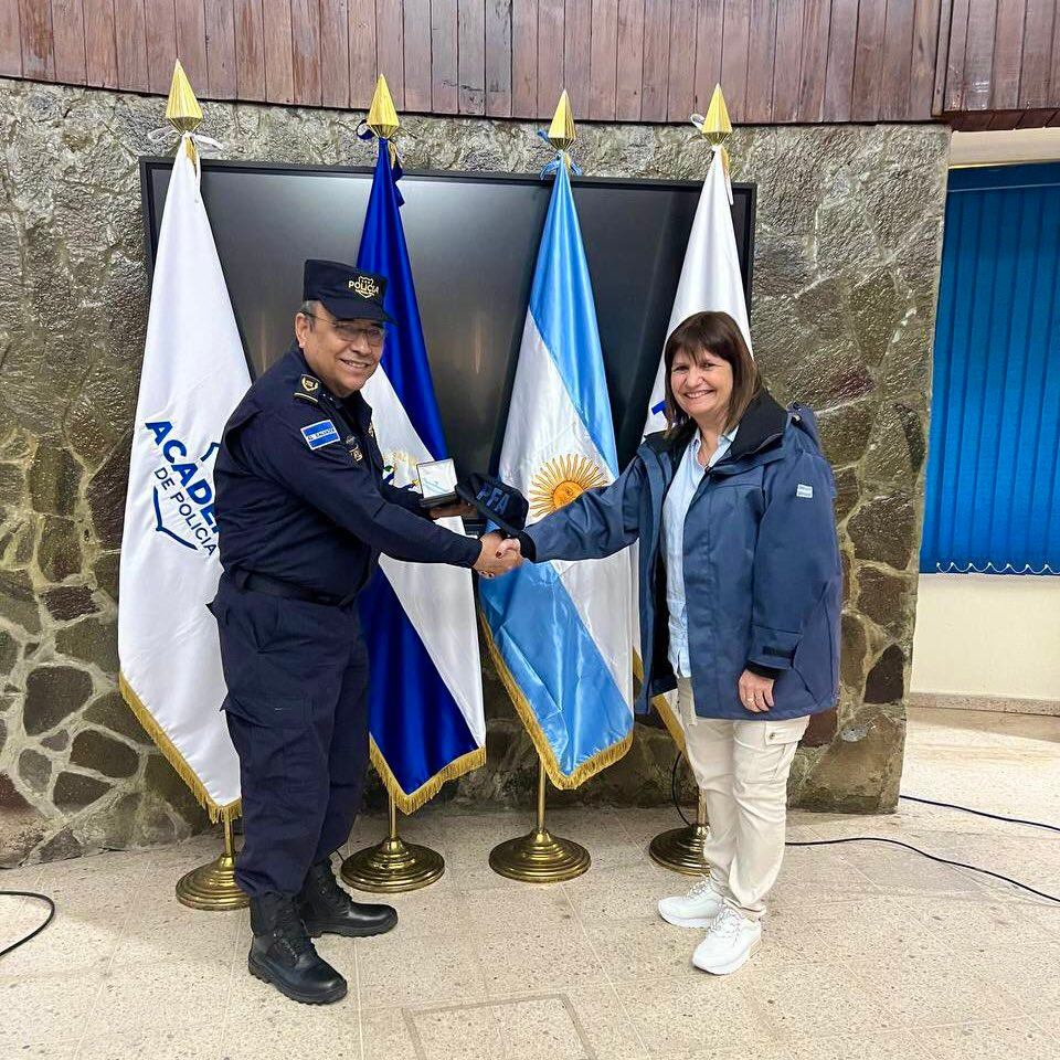 Patricia Bullrich en El Salvador