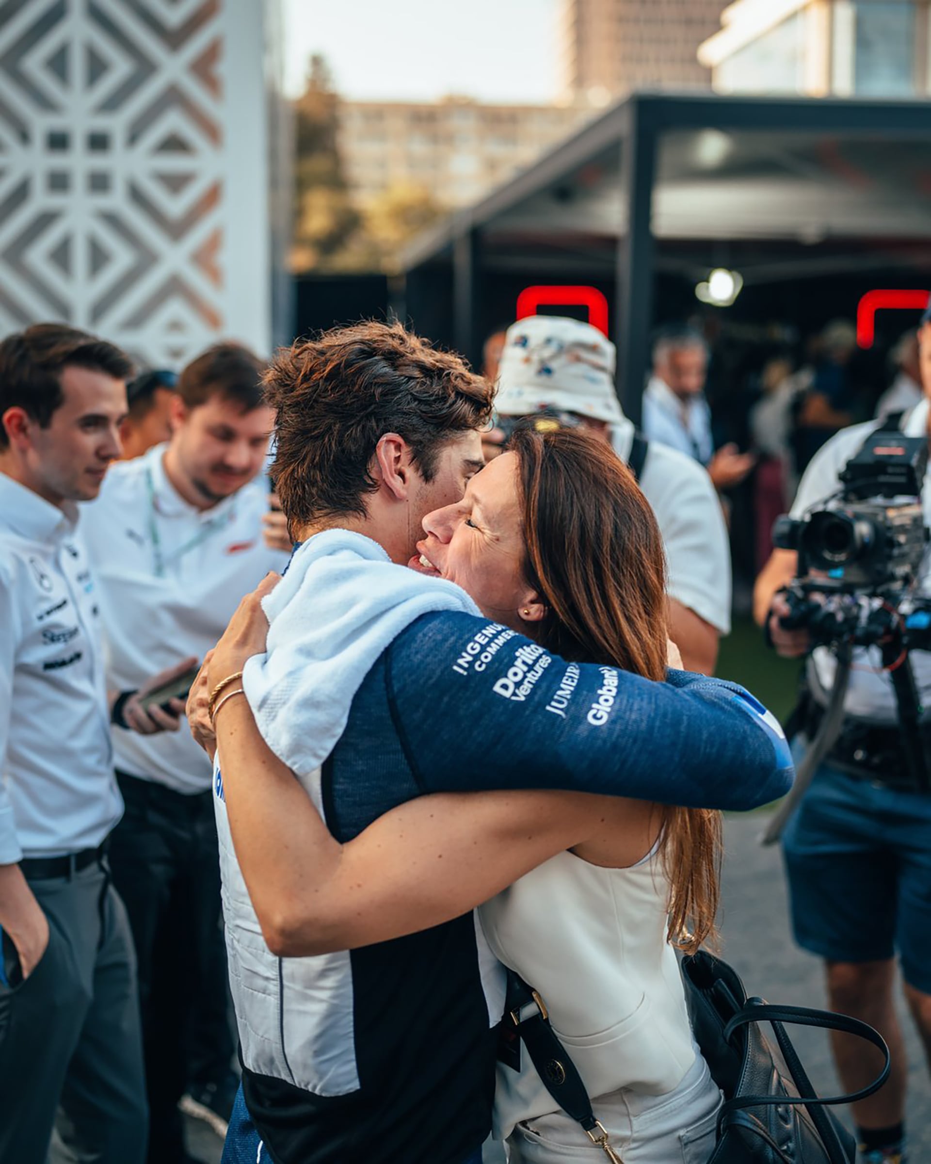 El encuentro de Franco Colapinto con su madre tras la qualy de Bakú