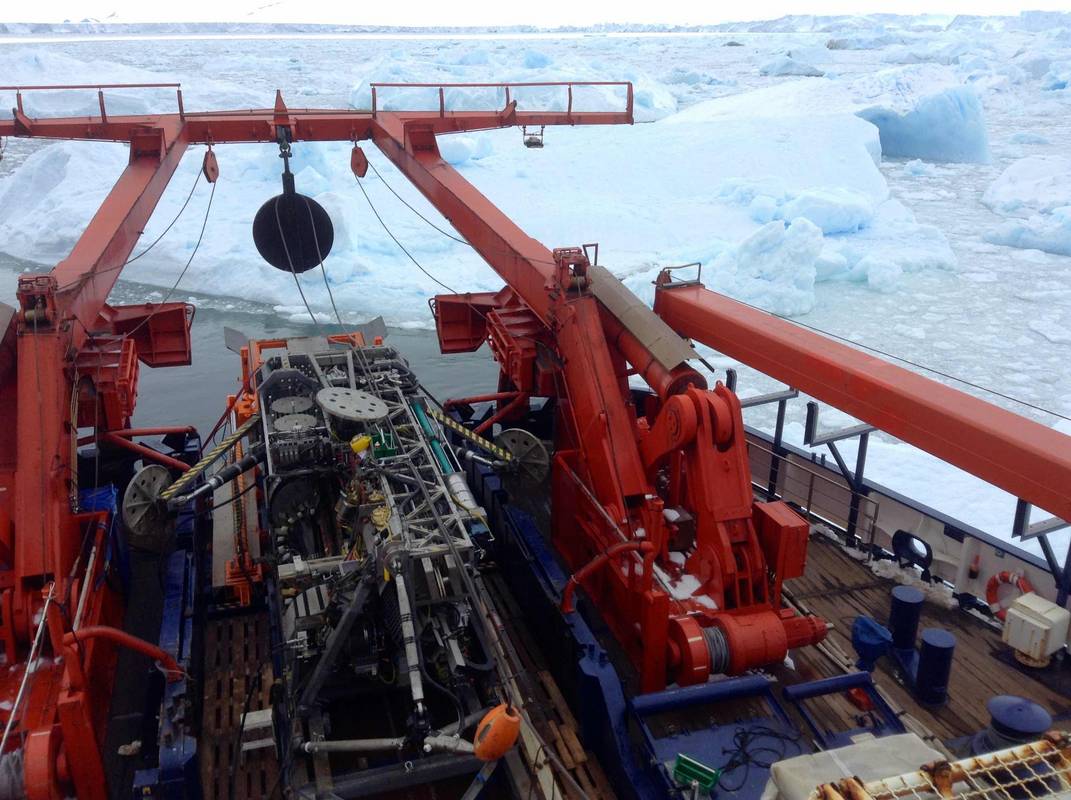 Río desconocido Antártida El MARUM-MeBo70 durante el trabajo en la estación justo frente al borde de la plataforma de hielo de Pine Island. (Foto: Instituto Alfred-Wegener)