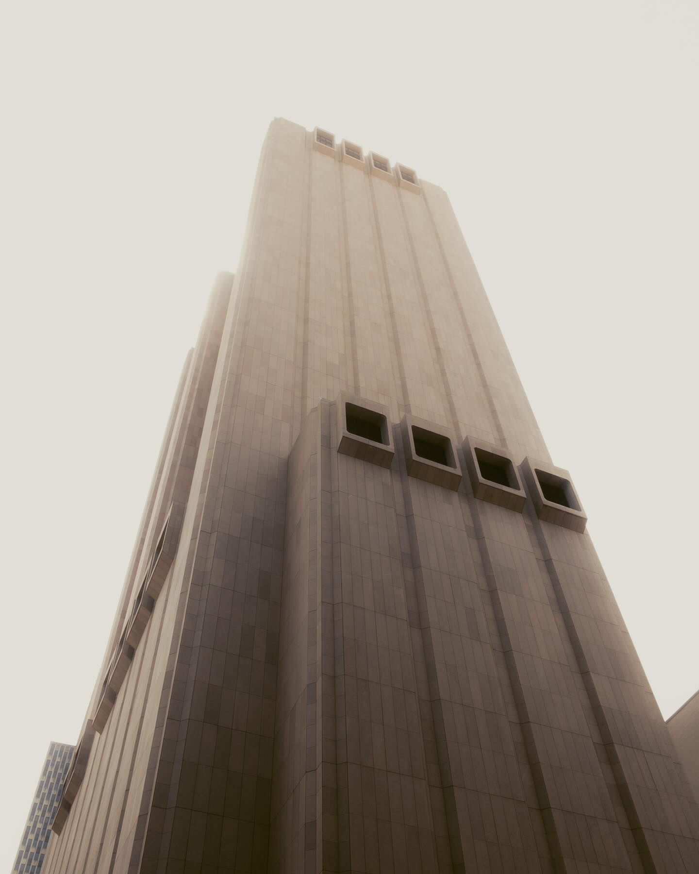 Edificio sin ventanas