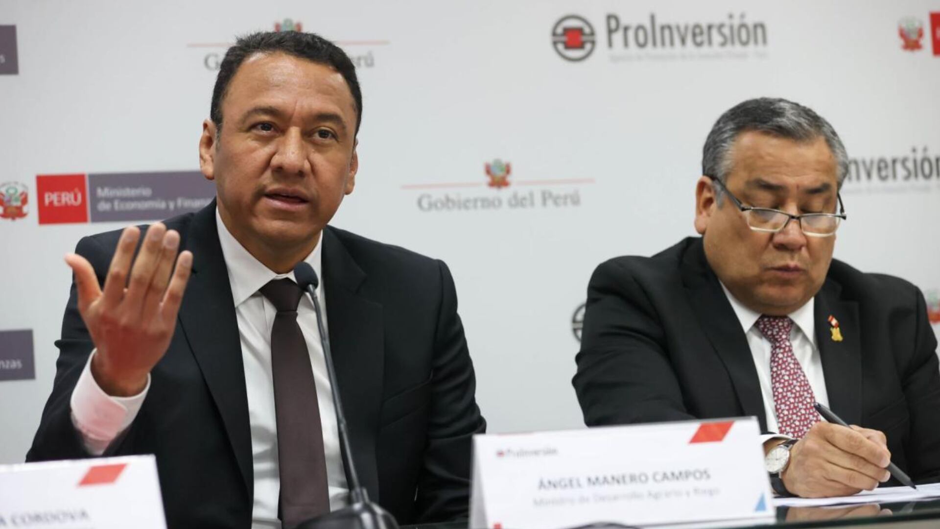 En medio de la polémica por la seguridad alimentaria en Perú, el Premier Gustavo Adrianzén defendió a Ángel Manero. (Captura de pantalla)