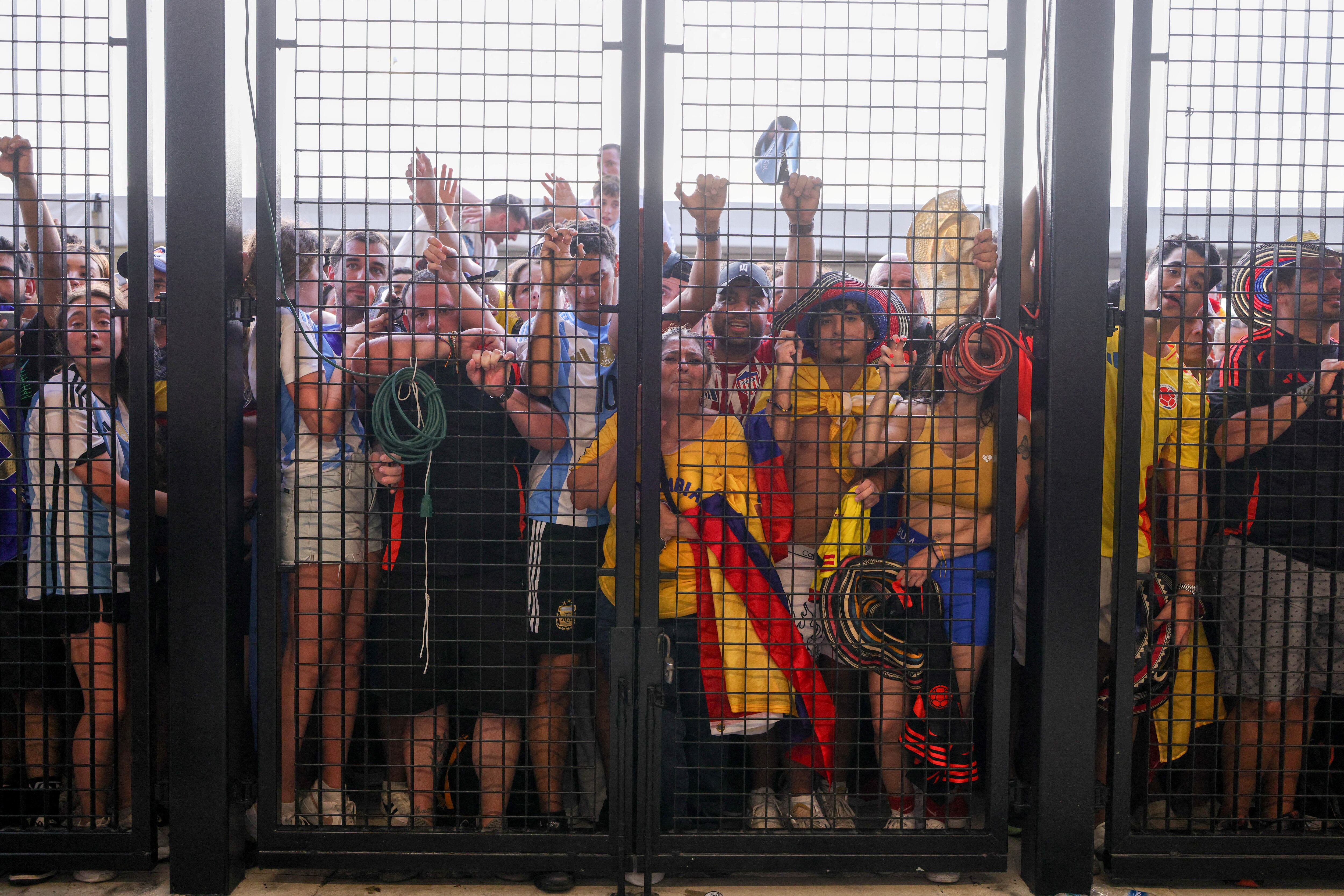 Autoridades cerraron las puertas para evitar el ingreso de hinchas sin entrada - crédito Nathan Ray Seebeck-USA TODAY Sports/File Photo