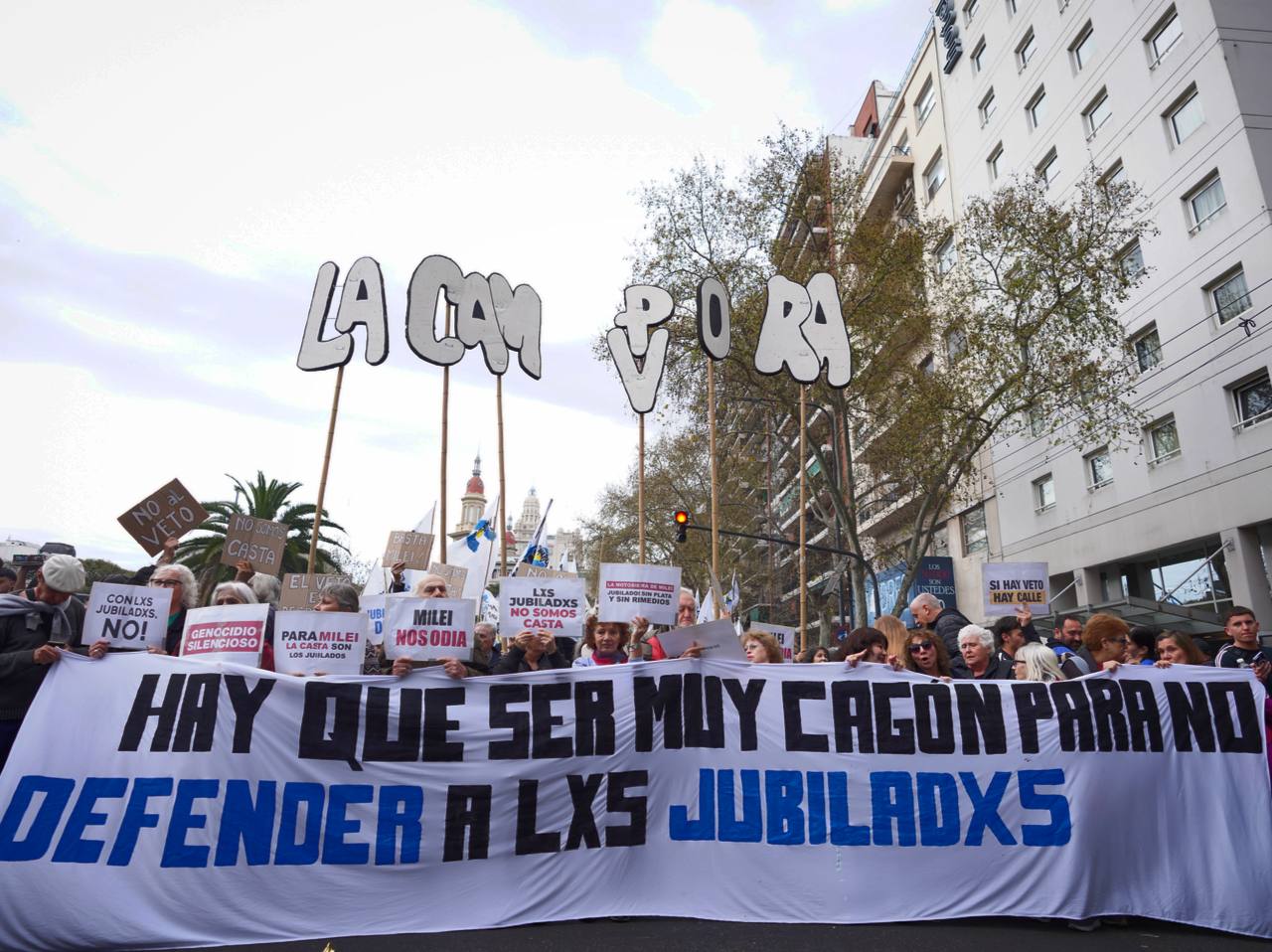 La Cámpora en la protesta contra el veto a la reforma jubilatoria