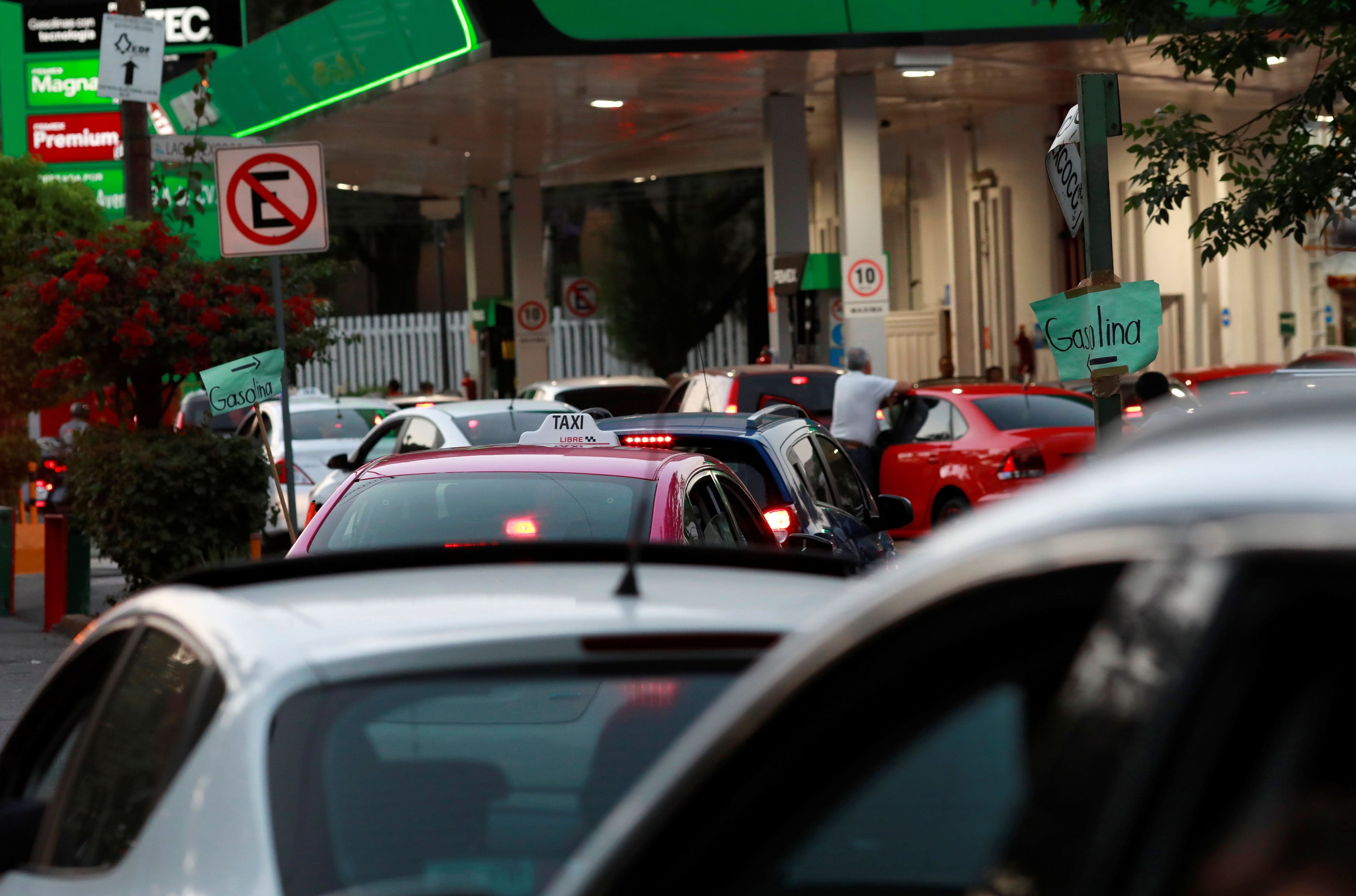 El precio de la gasolina es diferente todos los días. (Reuters)