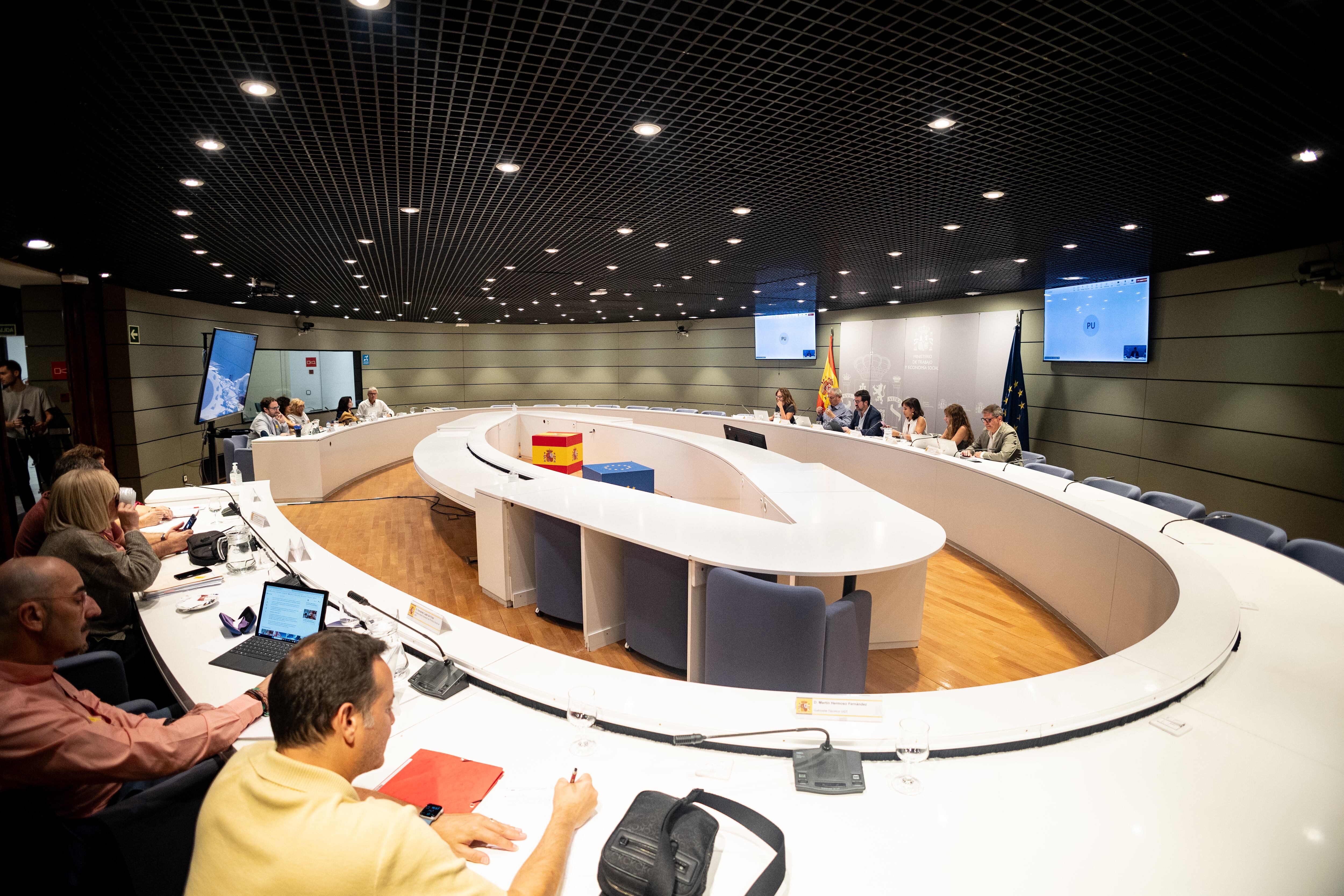 Reunión de la mesa de diálogo social este martes, 24 de septiembre de 2024, en el Ministerio de Trabajo. (Pedro Ruíz, Ministerio de Trabajo).