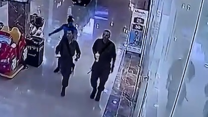 El impactante video del ataque con cuchillo en el norte de Israel que dejó un muerto y un herido grave