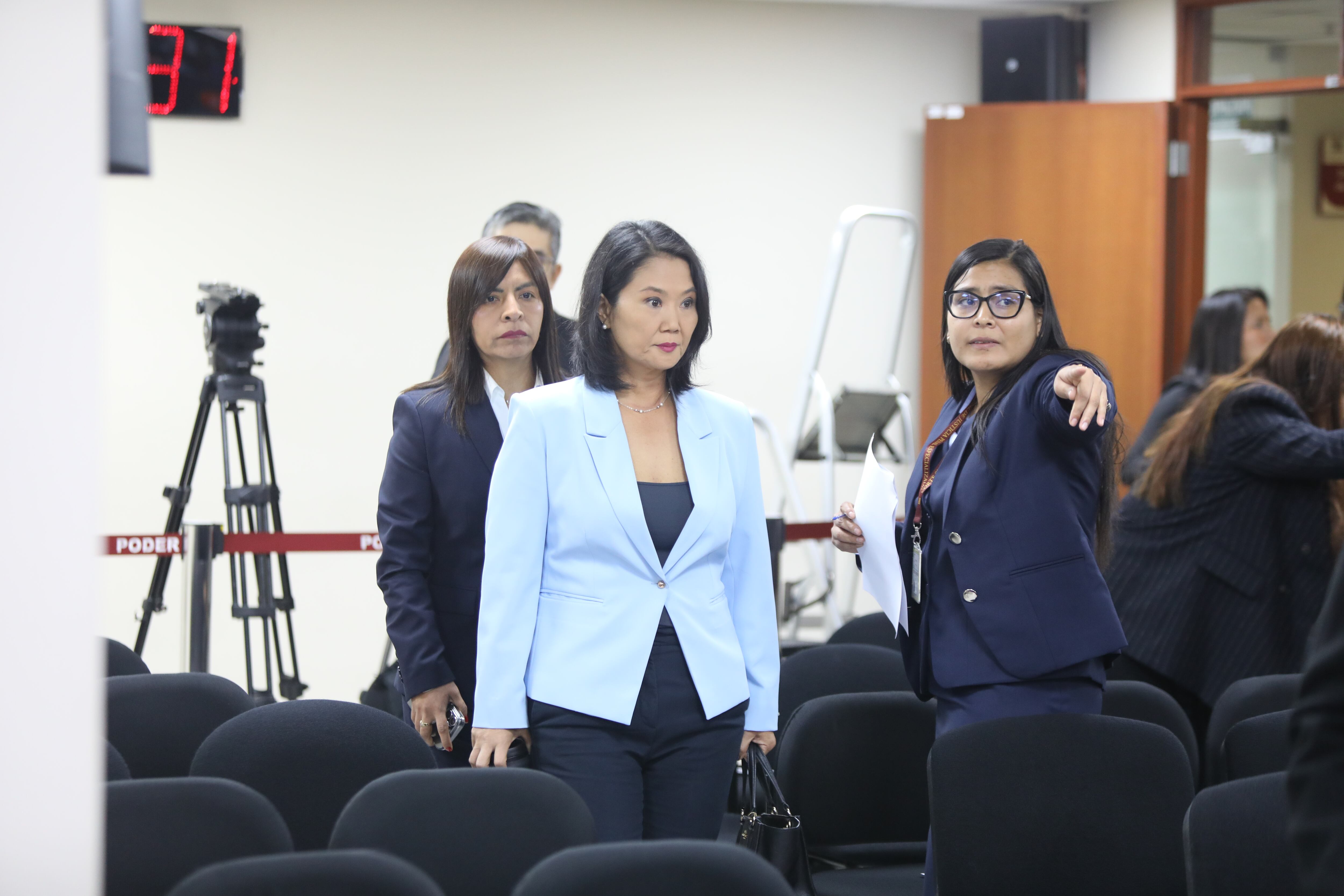 Detalles, incidencias, y personajes durante el primer día del juicio contra Keiko Fujimori y Fuerza Popular por el Caso Cócteles. Poder Judicial