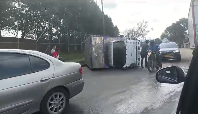 Con este ya son cuatro los accidentes de tránsito que se han reportado en Bogotá durante la jornada del sábado 28 de septiembre - crédito @BogotaTransito/X