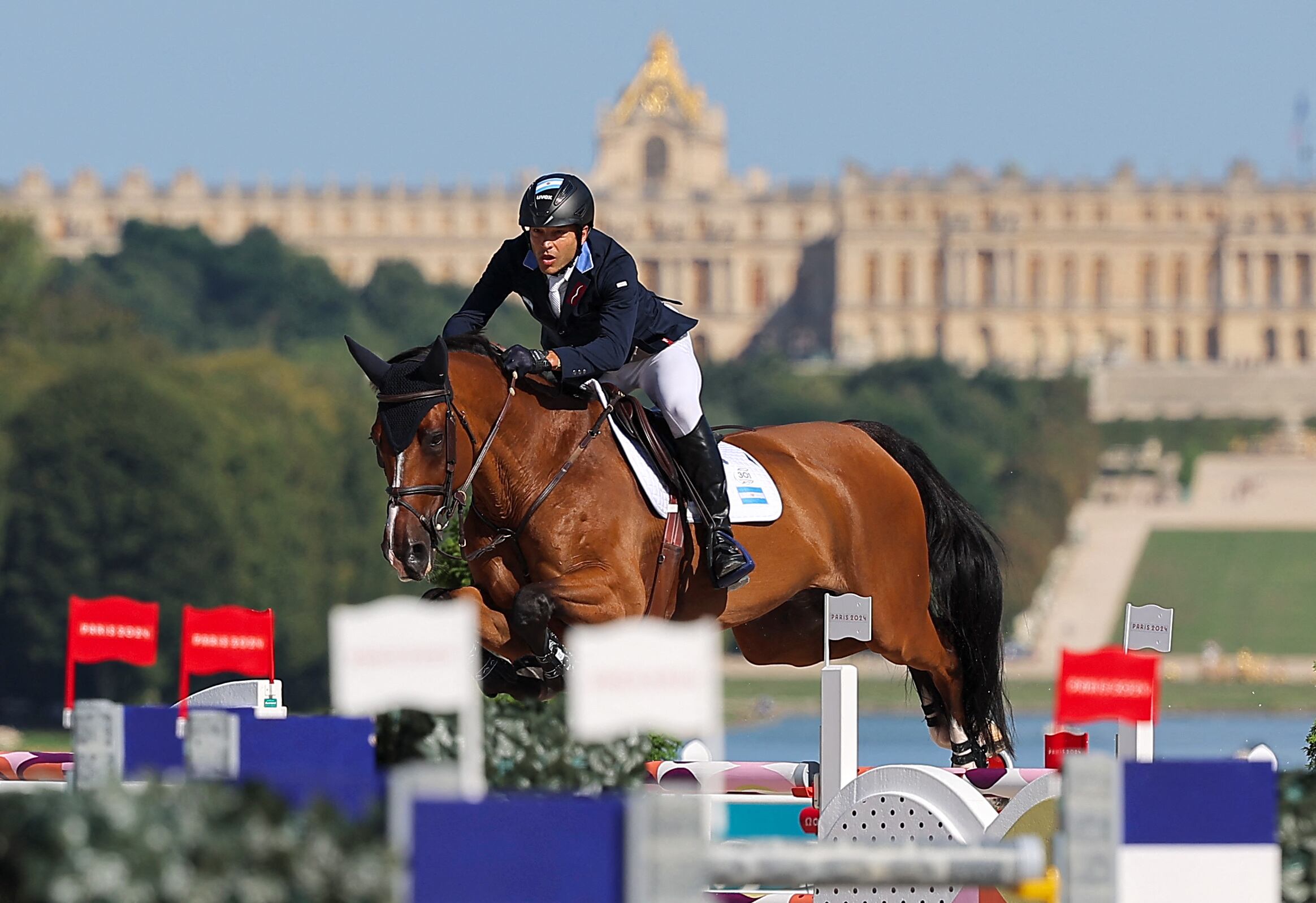 José María Larocca en la clasificación del salto individual de equitación (REUTERS/Zohra Bensemra)