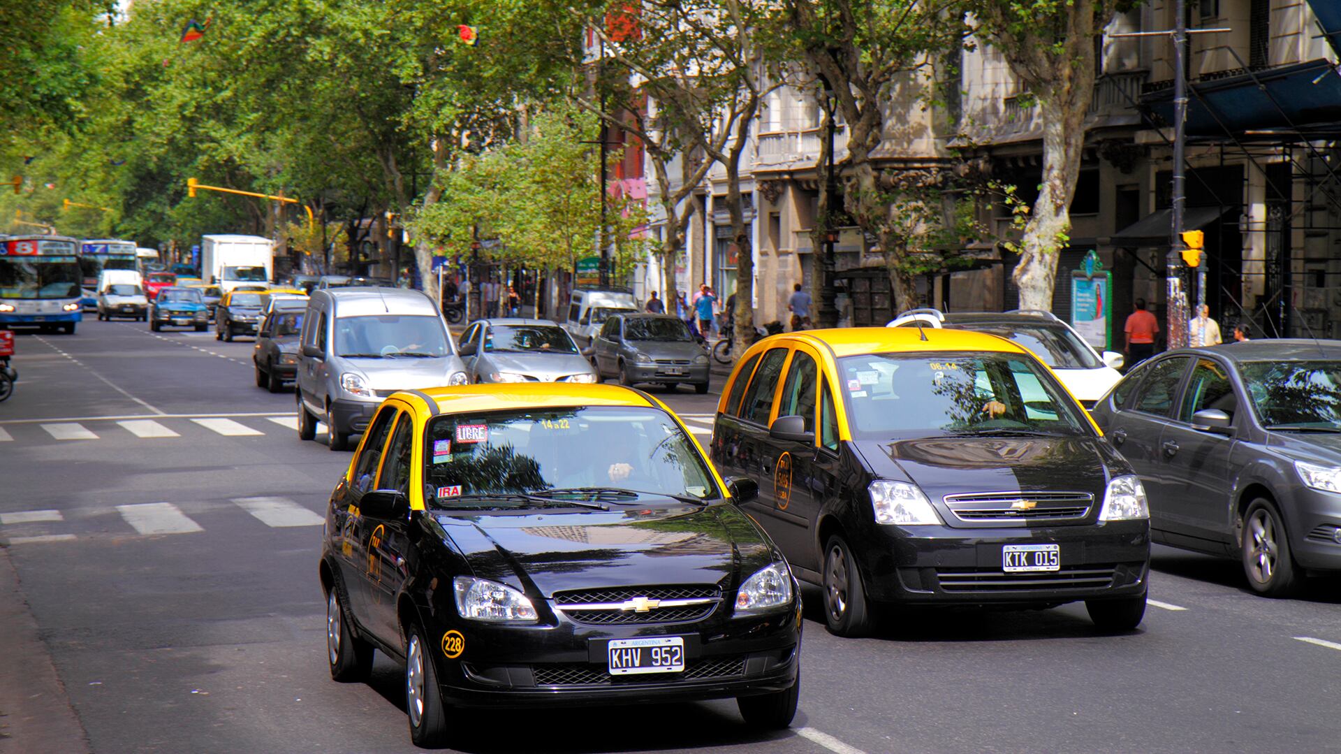 El gobierno porteño aprobó un aumento del 50% en la tarifa de los taxis y la ficha pasará a costar $128 durante el día