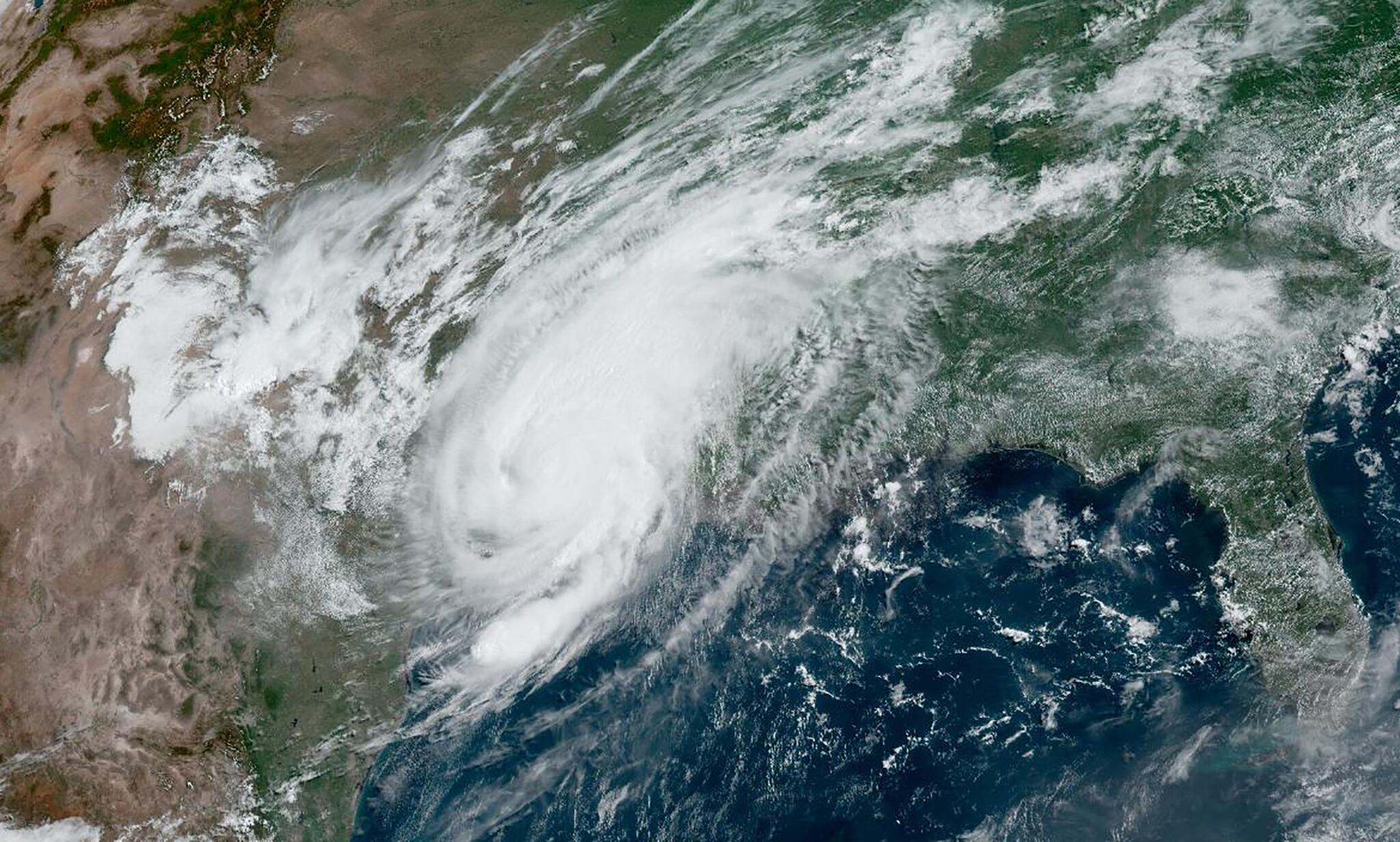 Imagen satelital muestra al huracán Beryl acercándose a la costa de Texas (EFE/EPA/NOAA/NESDIS/STAR GOES-EAST)
