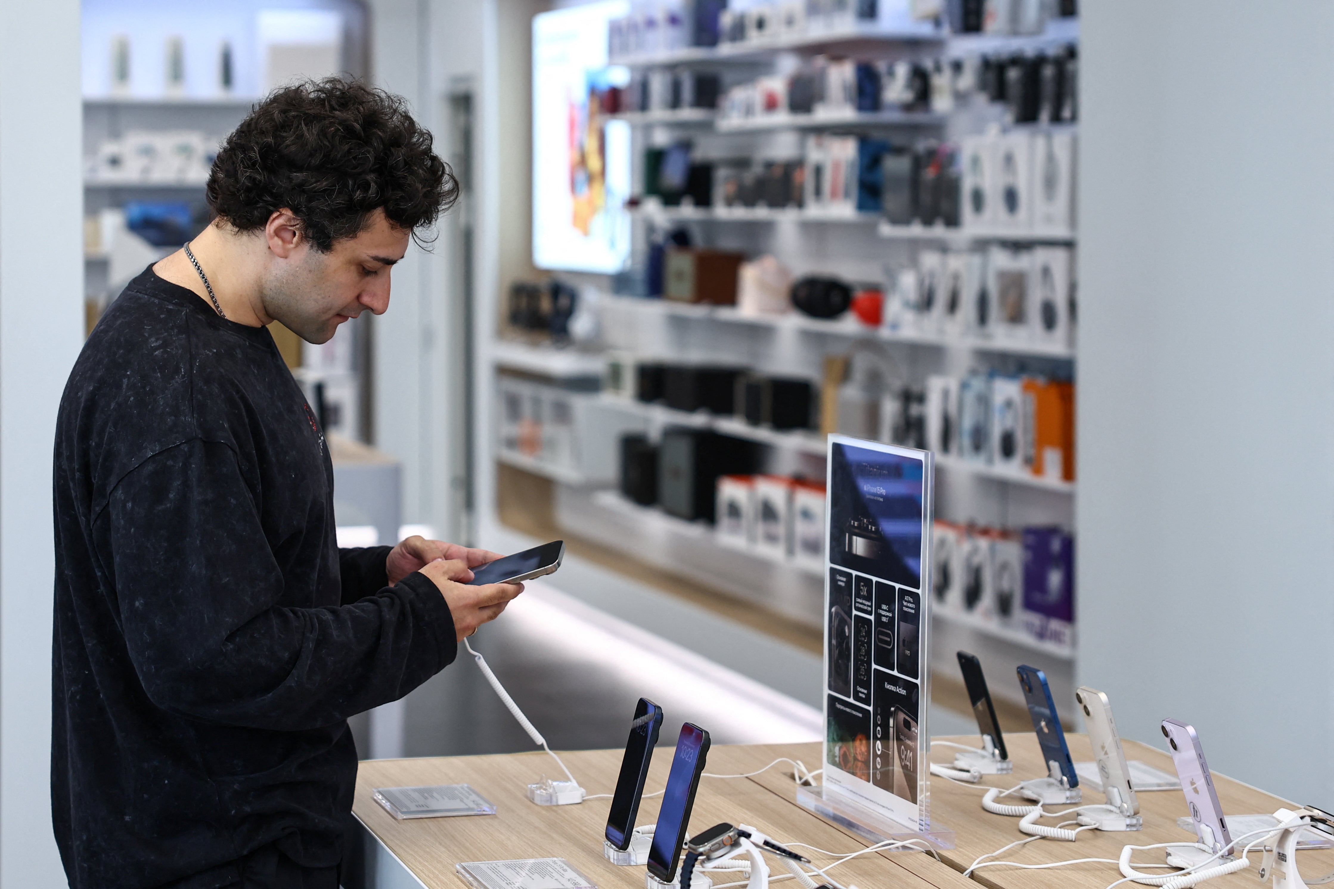 La nueva línea de iPhone ya está disponible para la preventa en Colombia. REUTERS/Evgenia Novozhenina