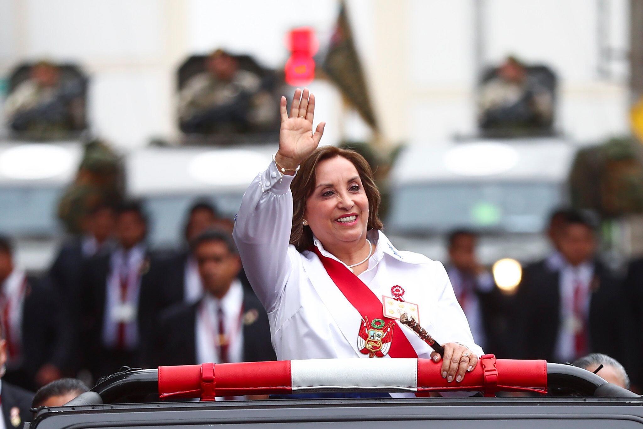 Dina Boluarte se desplaza en vehículo oficial a la avenida Brasil donde presidirá el Desfile y Gran Parada Militar por Fiestas Patrias | Flick / Presidencia Perú