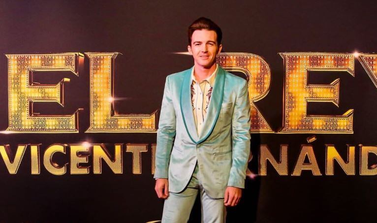 Drake Bell estuvo en la alfombra roja de la serie de Netflix, El Rey: Vicente Fernández (Foto: Instagram/drakebell)