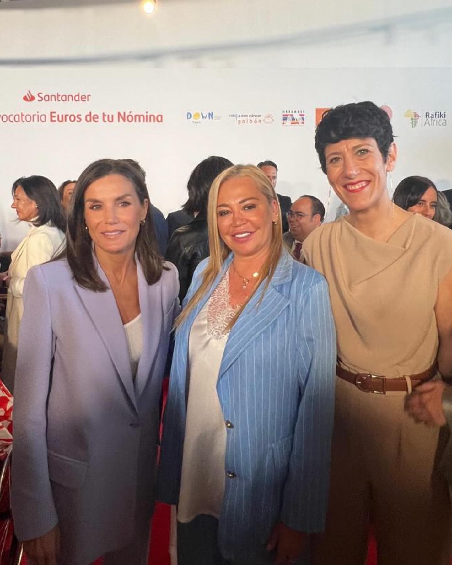 Belén Esteban, junto a la reina Letizia y la ministra de Inclusión, Seguridad Social y Migraciones, Elsa Saiz. (Instagram)