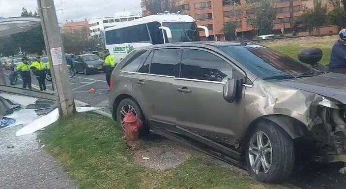 Autoridades atienden la emergencia en Usaquén  - crédito @BogotaTransito/X