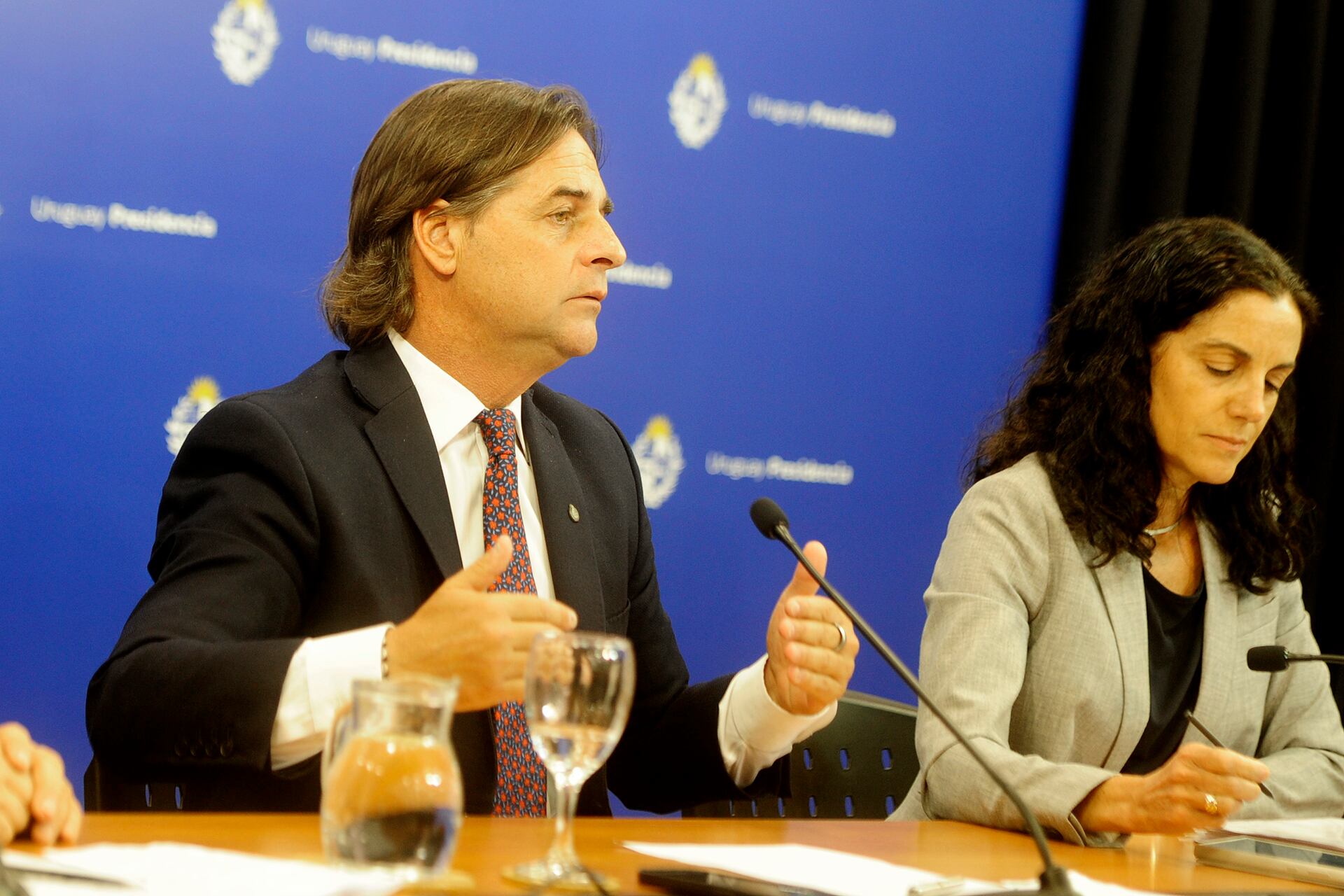 El presidente uruguayo Luis Lacalle Pou junto a su ministra de Economía, Azucena Arbeleche (Presidencia)