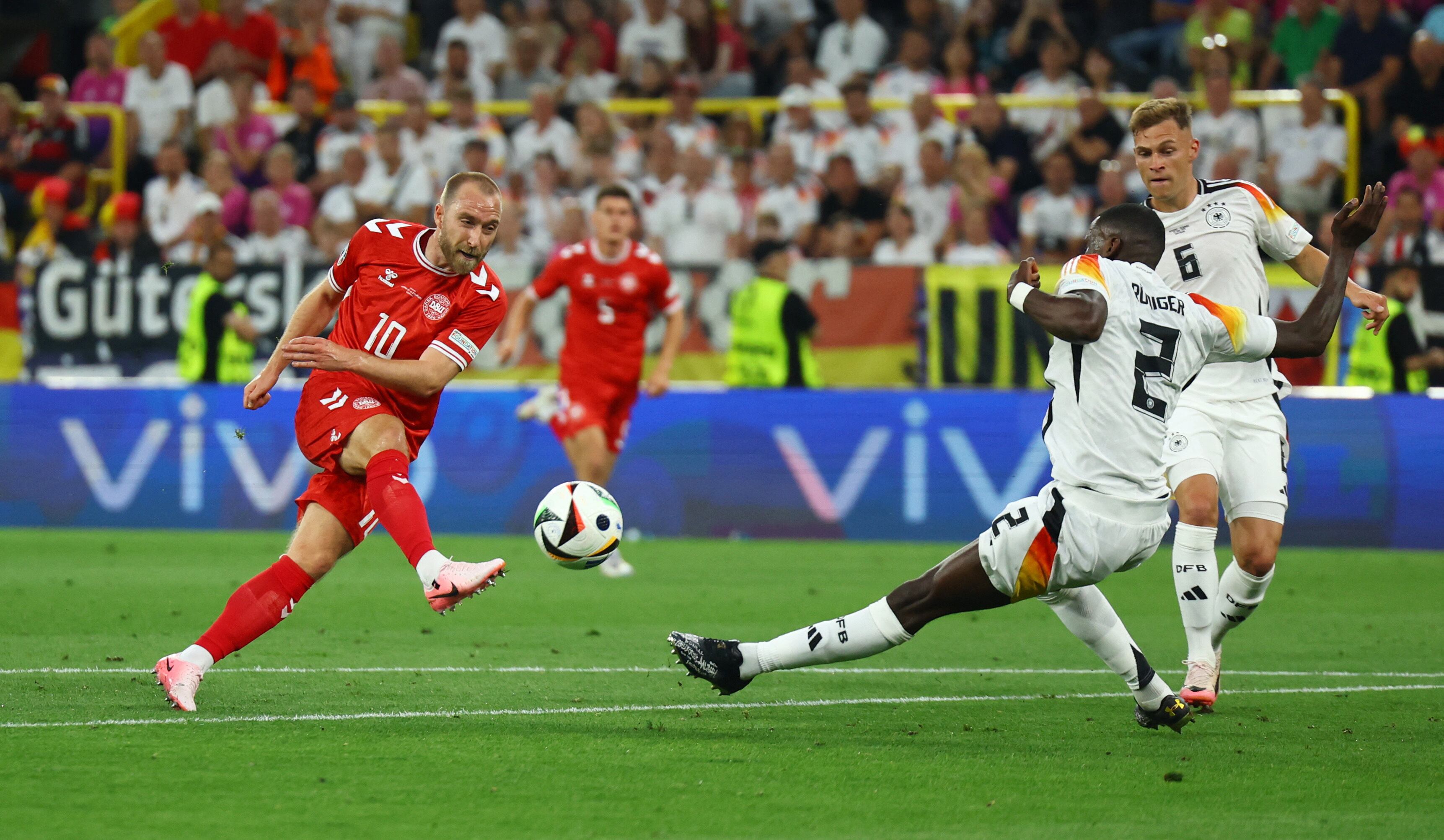 Alemania y Dinamarca juegan en el Signal Iduna Park de Dortmund (Foto: Reuters/Thilo Schmuelgen)