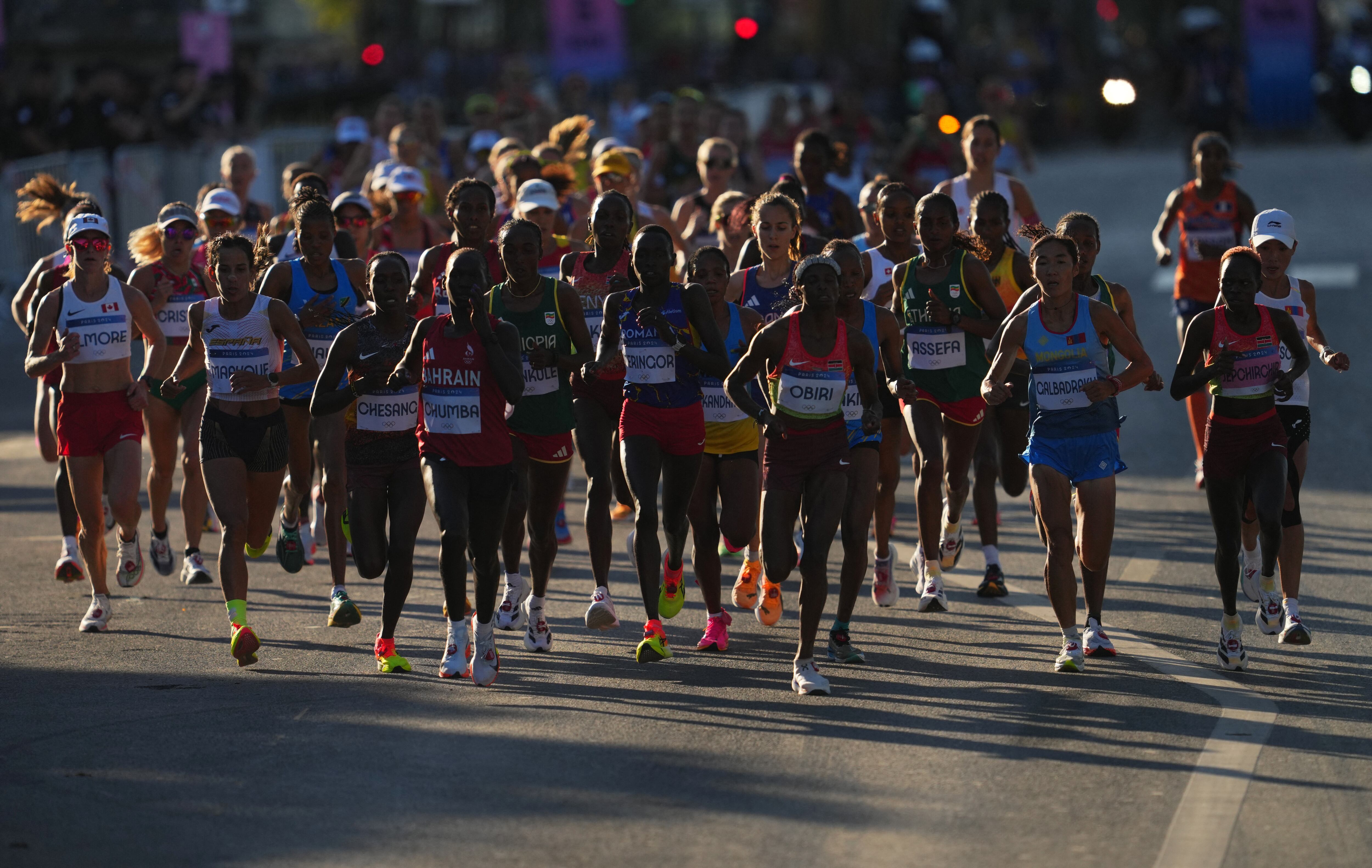 Paris 2024 Olympics - Athletics - Women's Marathon - Paris, France - August 11, 2024. Eunice Chumba of Bahrain and Hellen Obiri of Kenya in action as they lead the race. REUTERS/Aleksandra Szmigiel