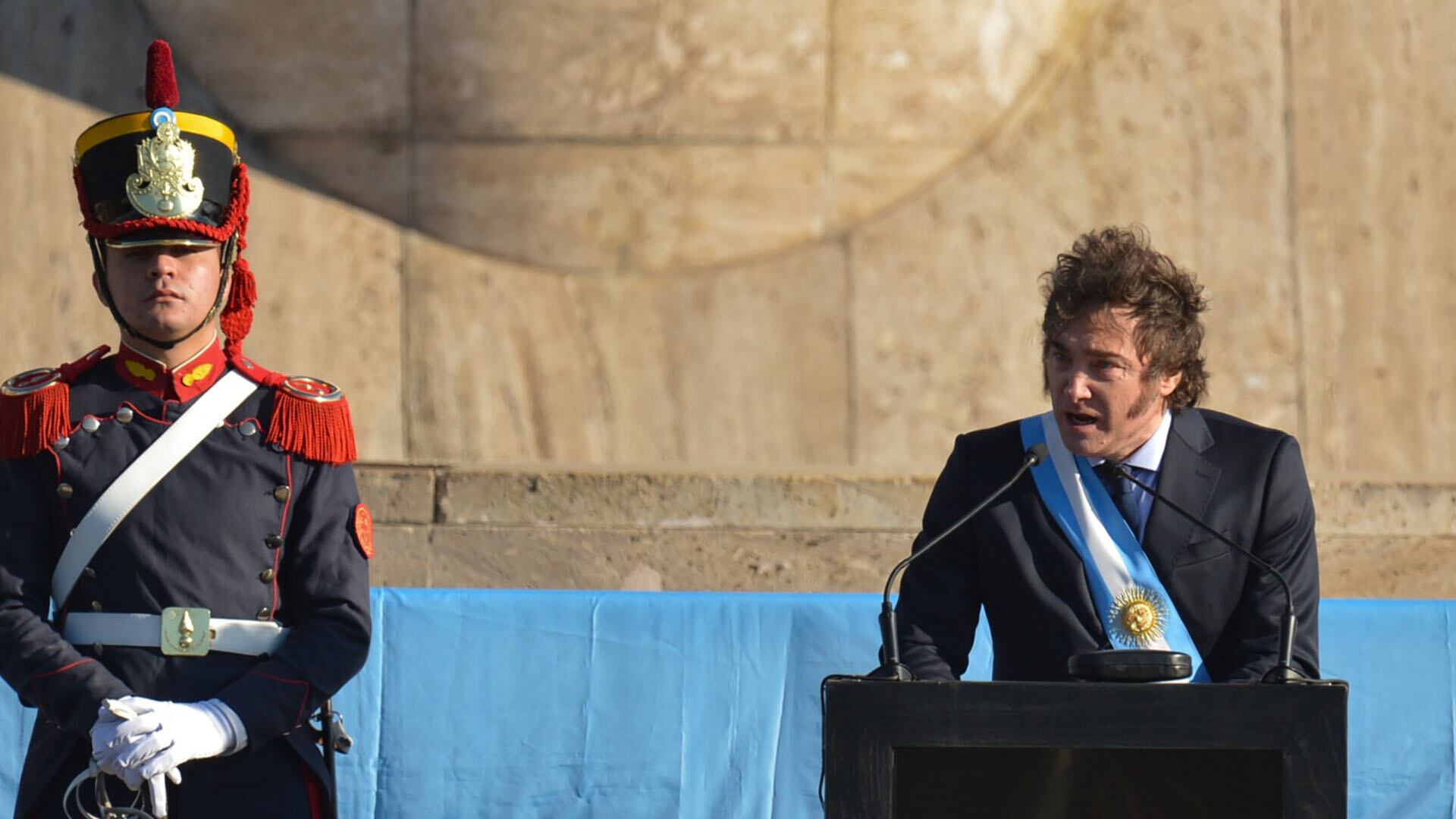 javier milei en rosario acto por el día de la bandera