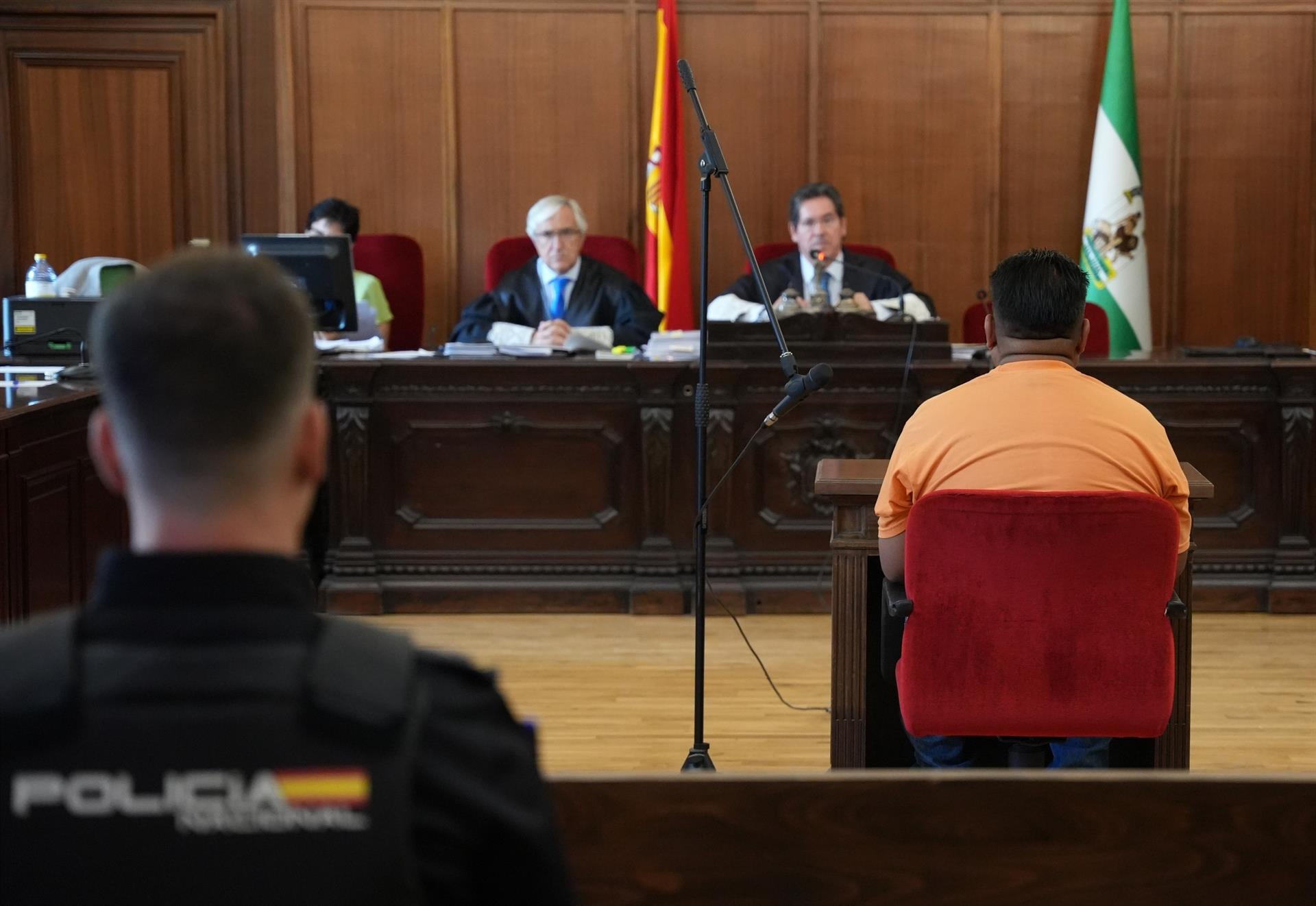 La defensa del acusado de asesinar a su pareja en Sevilla alega arrebato y embriaguez y pide absolverle