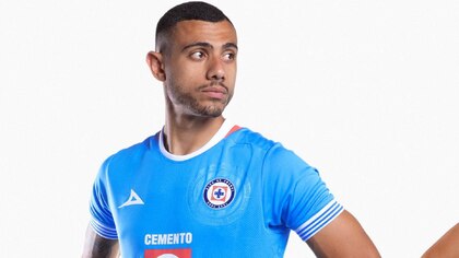 Debut tormentoso para Giorgios Giakoumakis; refuerzo estrella de Cruz Azul presenta problemas en partido amistoso