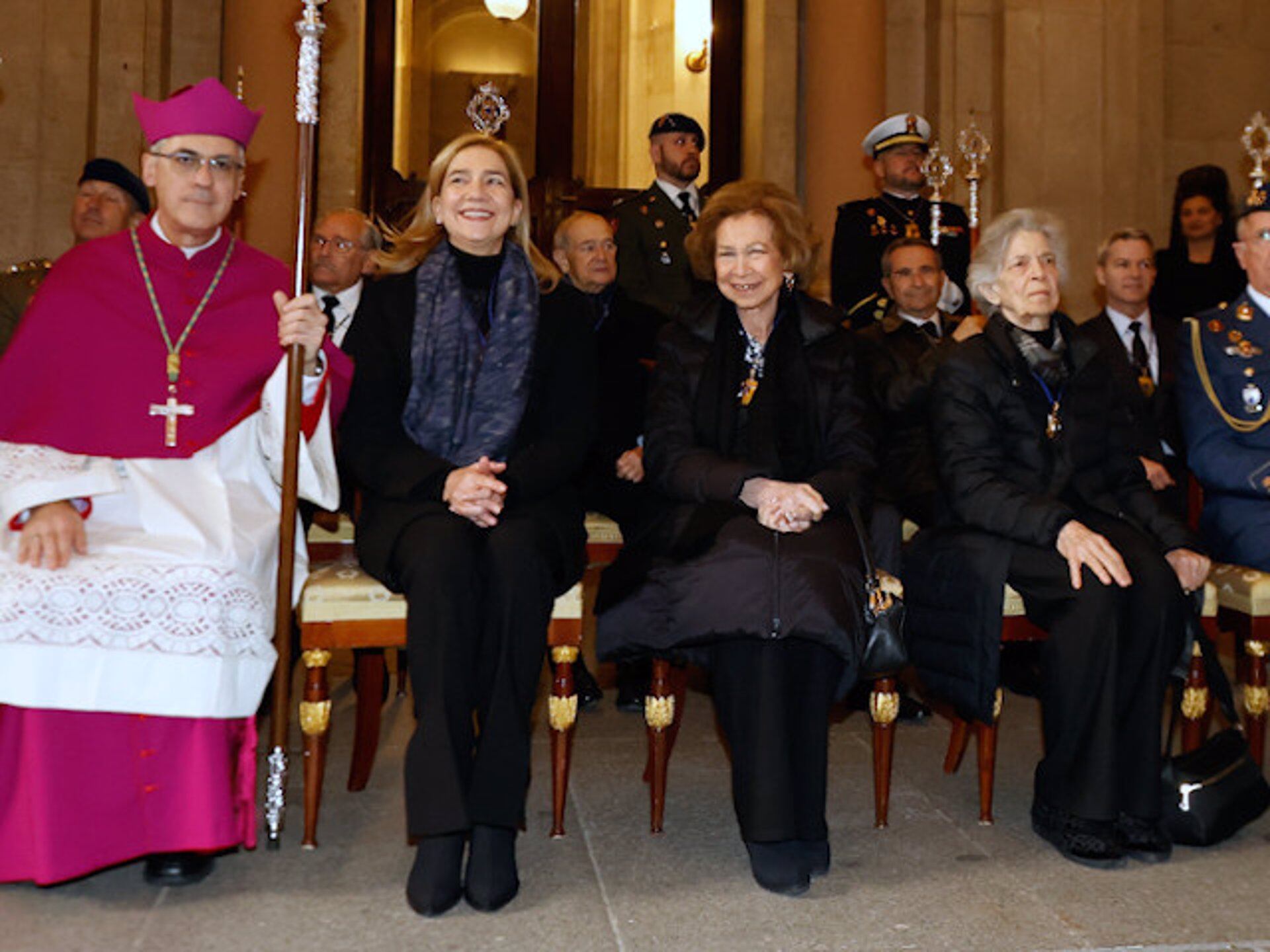 La reina Sofía, Irene de Grecia y la Infanta Cristina protagonizan la Procesión del Cristo de los Alabarderos (Europa Press)