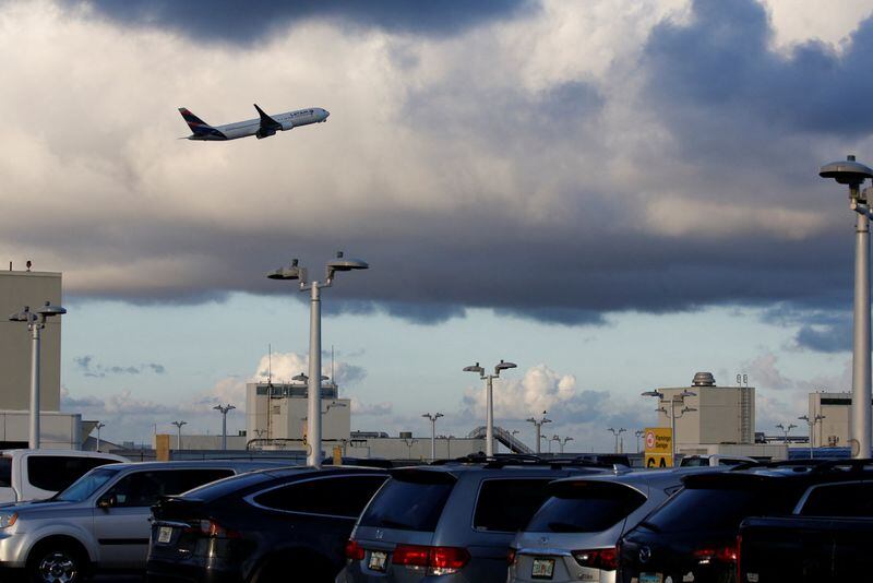 El Aeropuerto Internacional de Miami (MIA) y el Aeropuerto Internacional de Fort Lauderdale (FLL) registraron cientos de vuelos retrasados y cancelados. (Archivo)