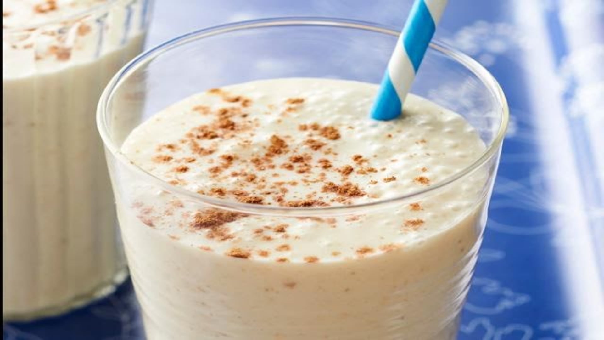 Beber un licuado de leche con manzana, avena y vainilla, enriquecido con colágeno, ofrece múltiples beneficios para la salud. / Quora