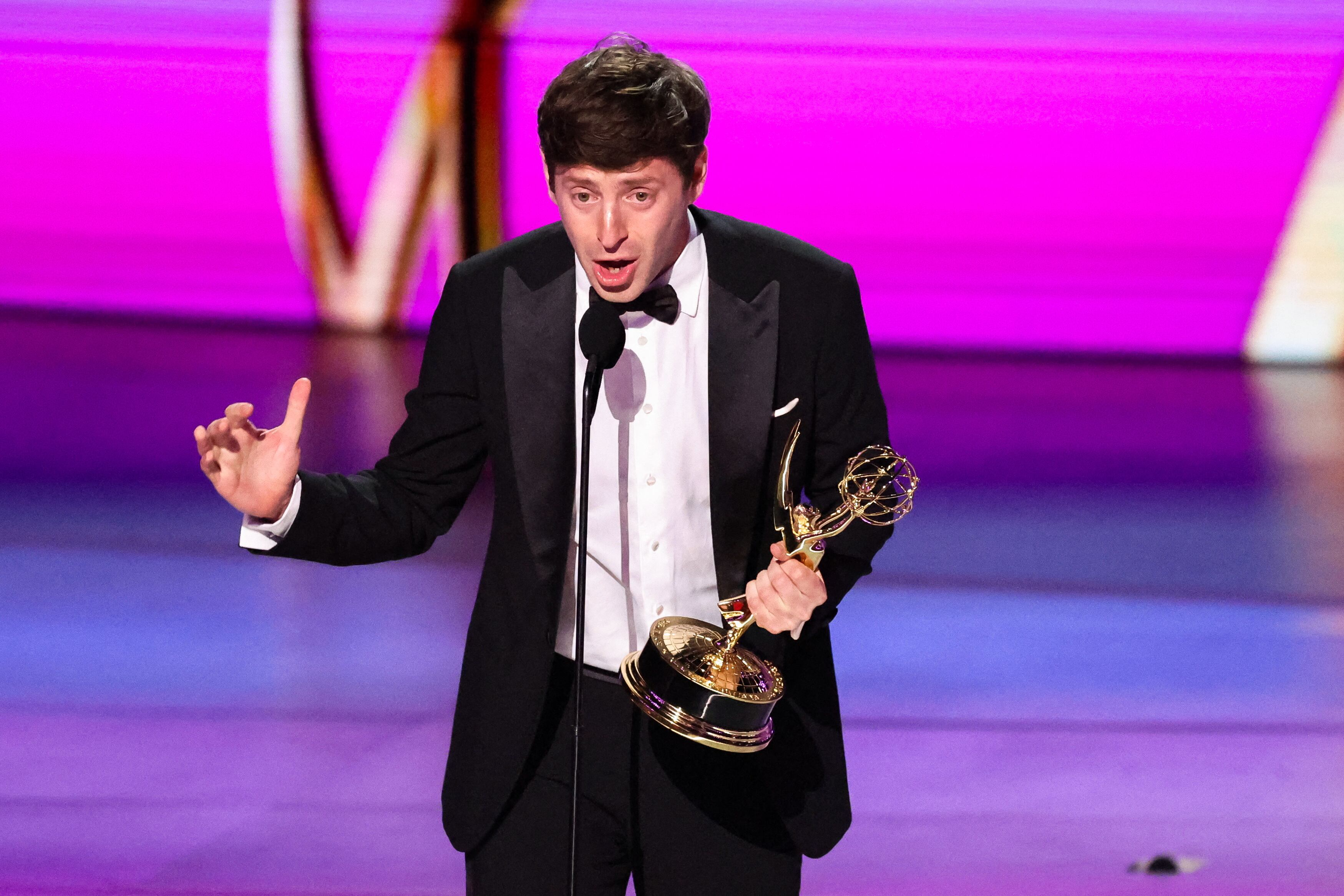 Alex Edelman ganó el Emmy a Mejor Guion de Especial de Variedades por su trabajo en “Just for Us” (REUTERS/Mario Anzuoni)