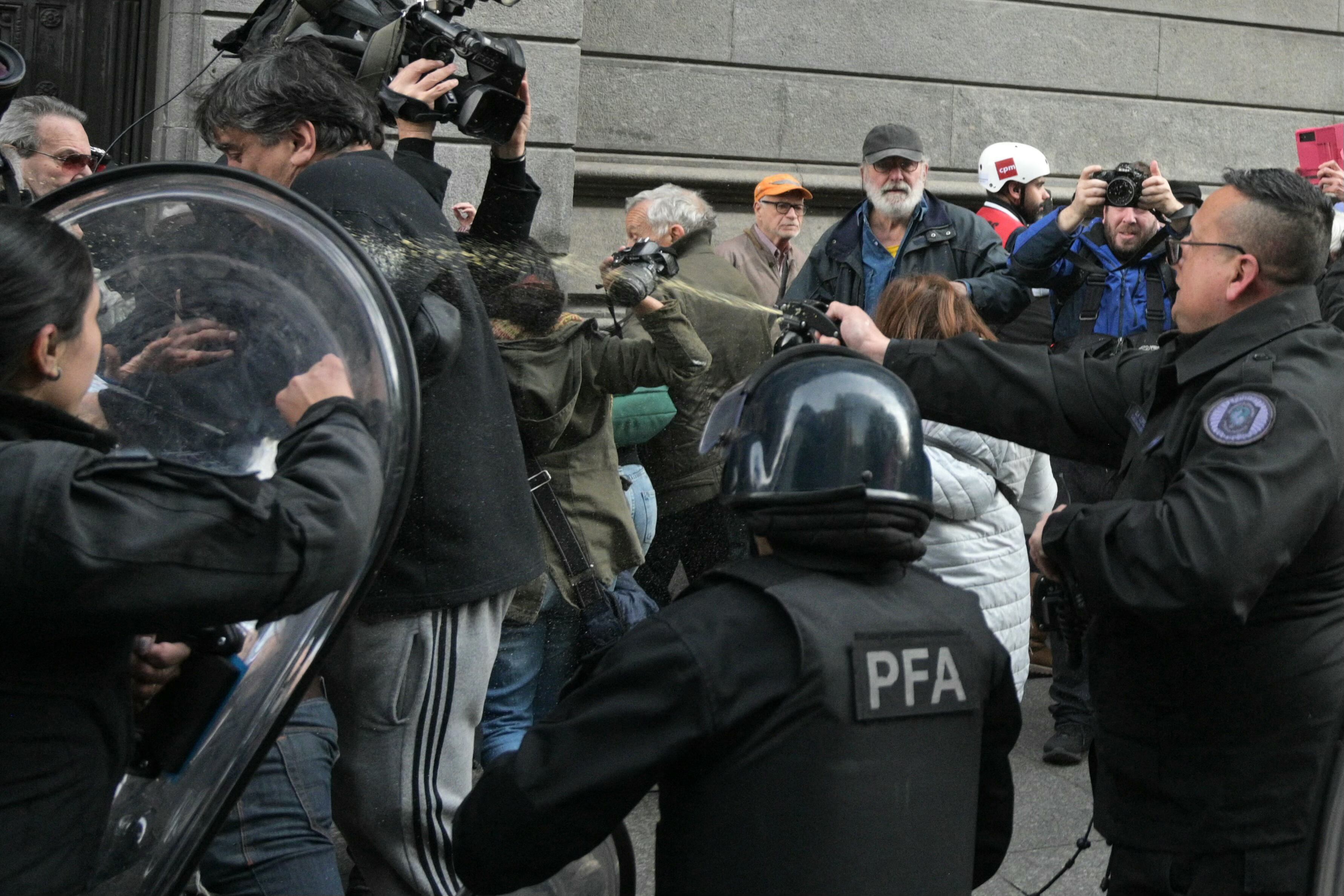 Represión policial a jubilados