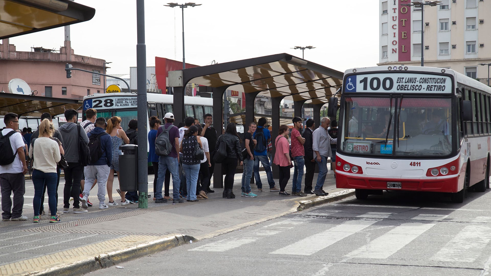 Las líneas reducen las frecuencias por falta de fondos. (NA)