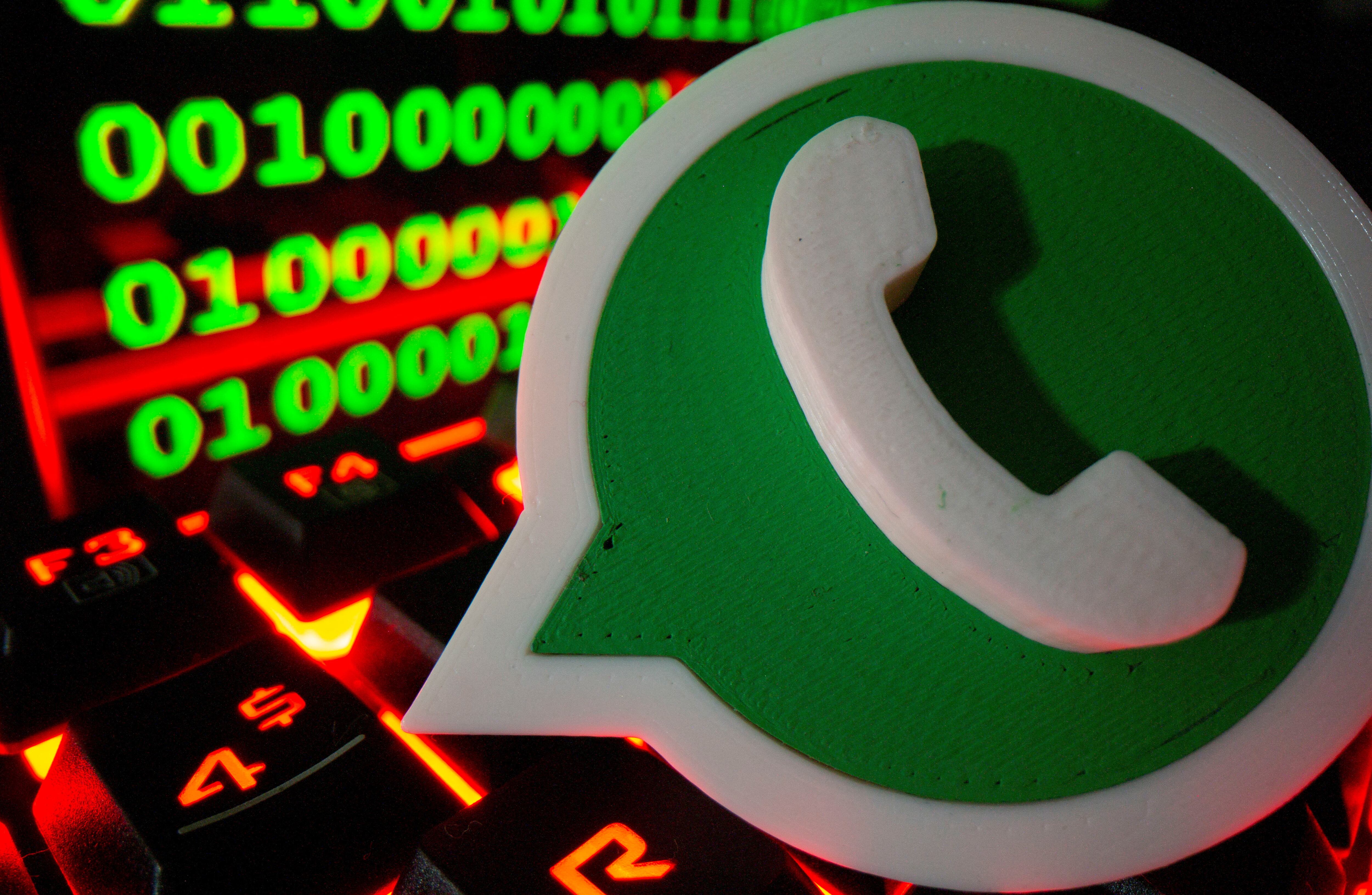 Tras un error en WhatsApp la información de los usuarios estuvo expuesta, por eso se deben tomar precauciones y actualizar la aplicación. (REUTERS/Dado Ruvic/Illustration/File Photo)