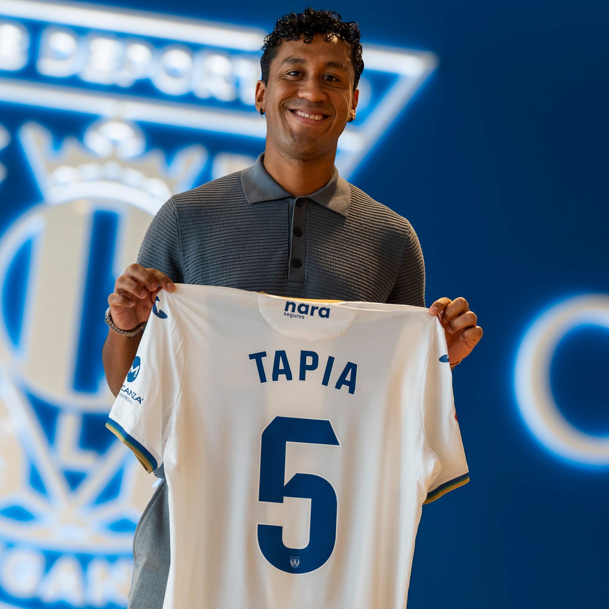 Renato Tapia fichó por Leganés de España por dos temporadas.