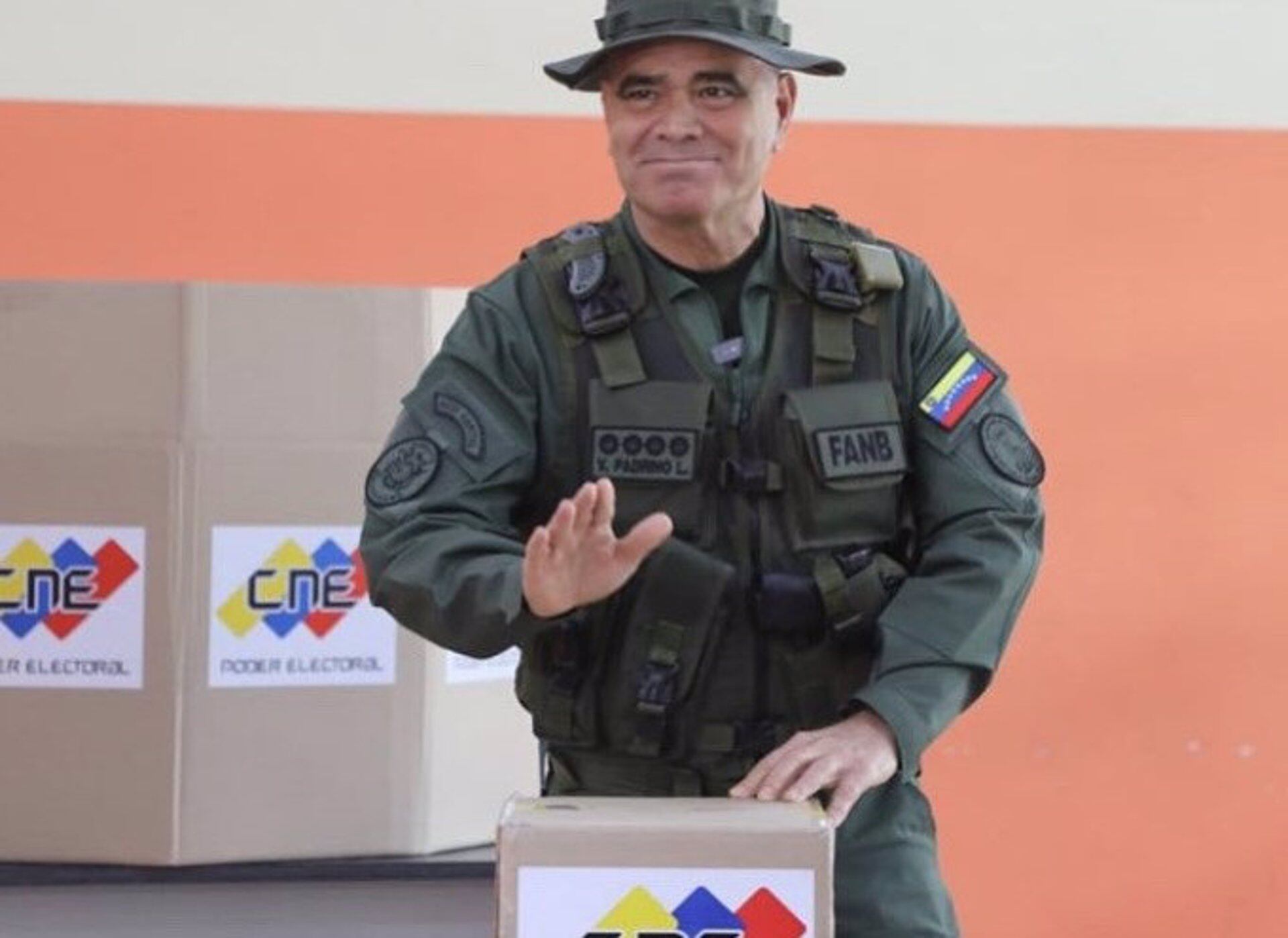 Vladimir Padrino votando en la jornada electoral - crédito Ministerio de Defensa de Venezuela 